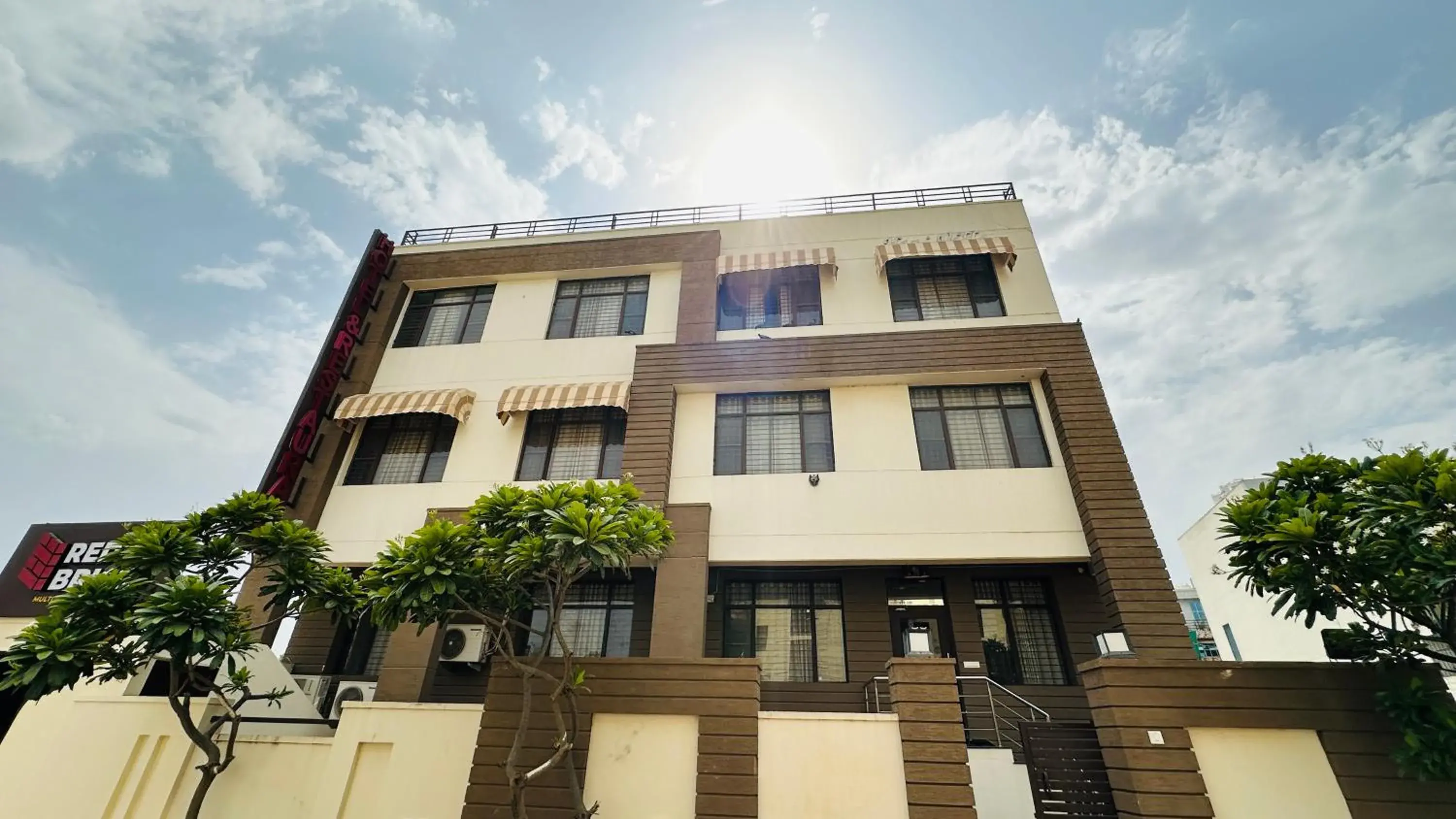 Property building in Hotel Hari Villa Property building in Hotel Hari Villa