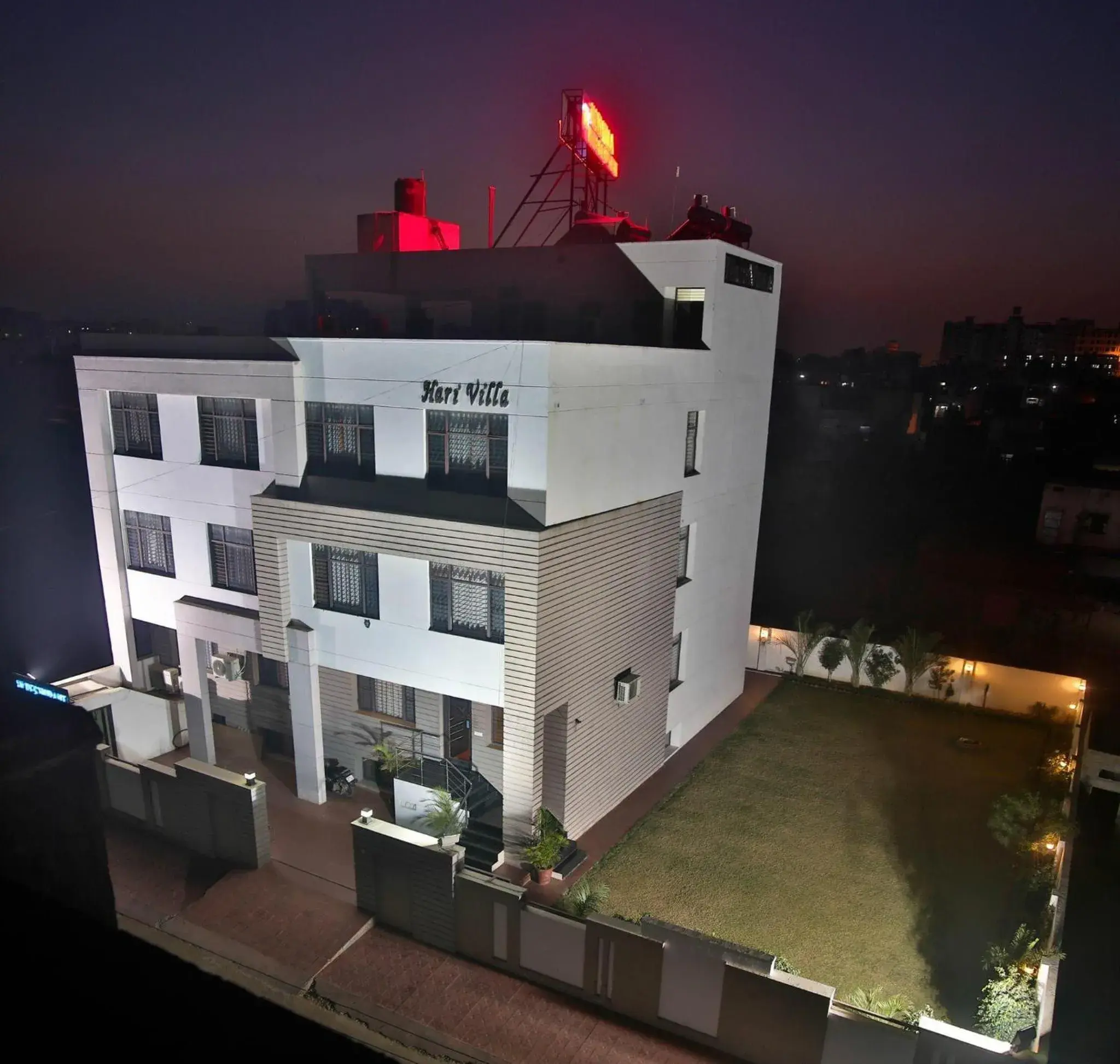 Property building in Hotel Hari Villa Property building in Hotel Hari Villa