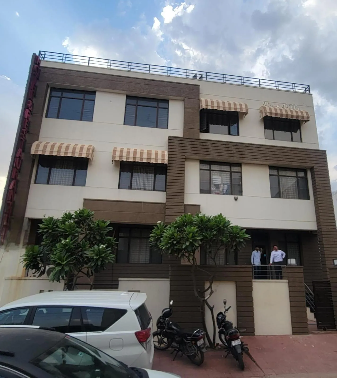 Property building in Hotel Hari Villa