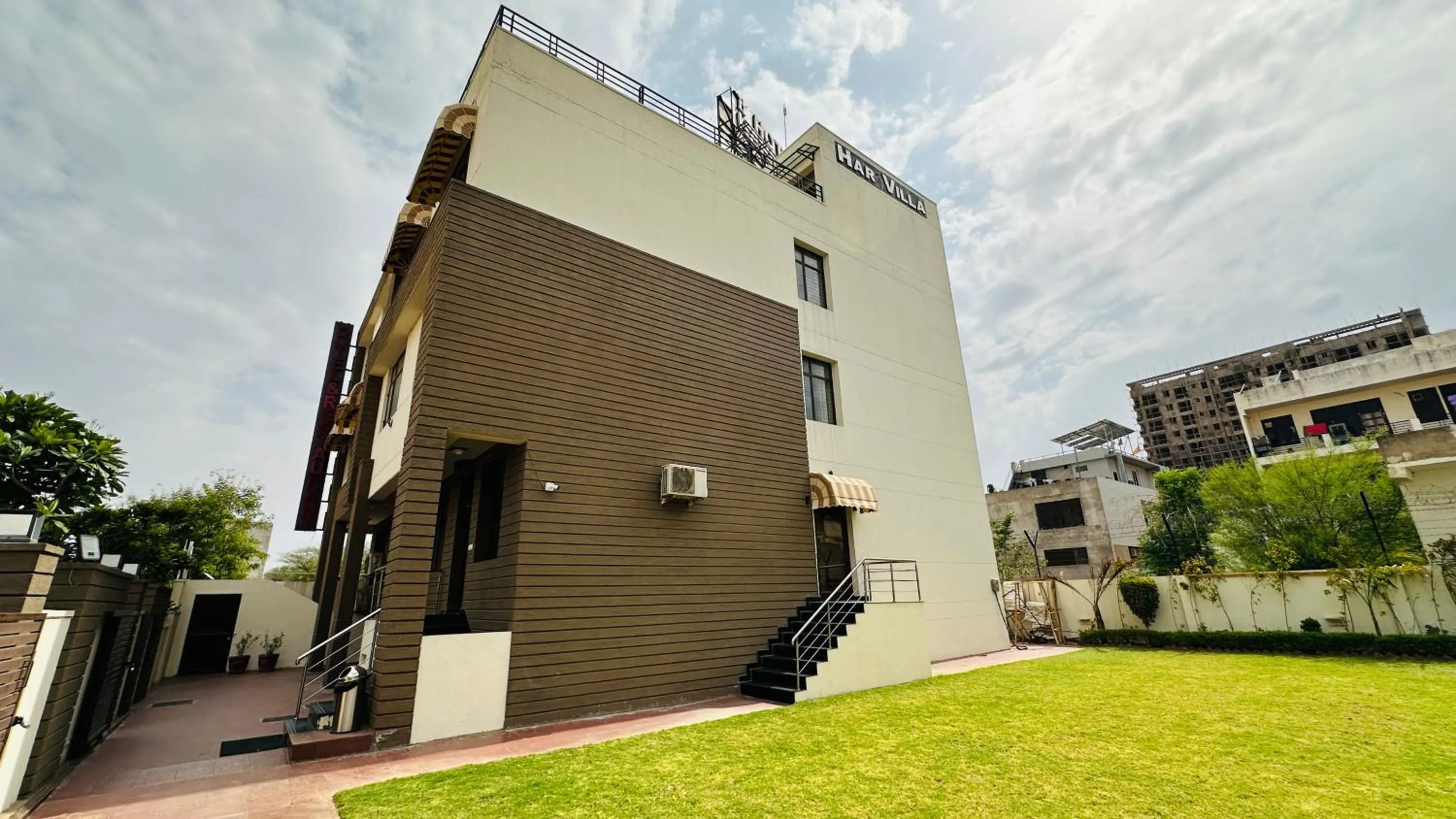 Property building in Hotel Hari Villa