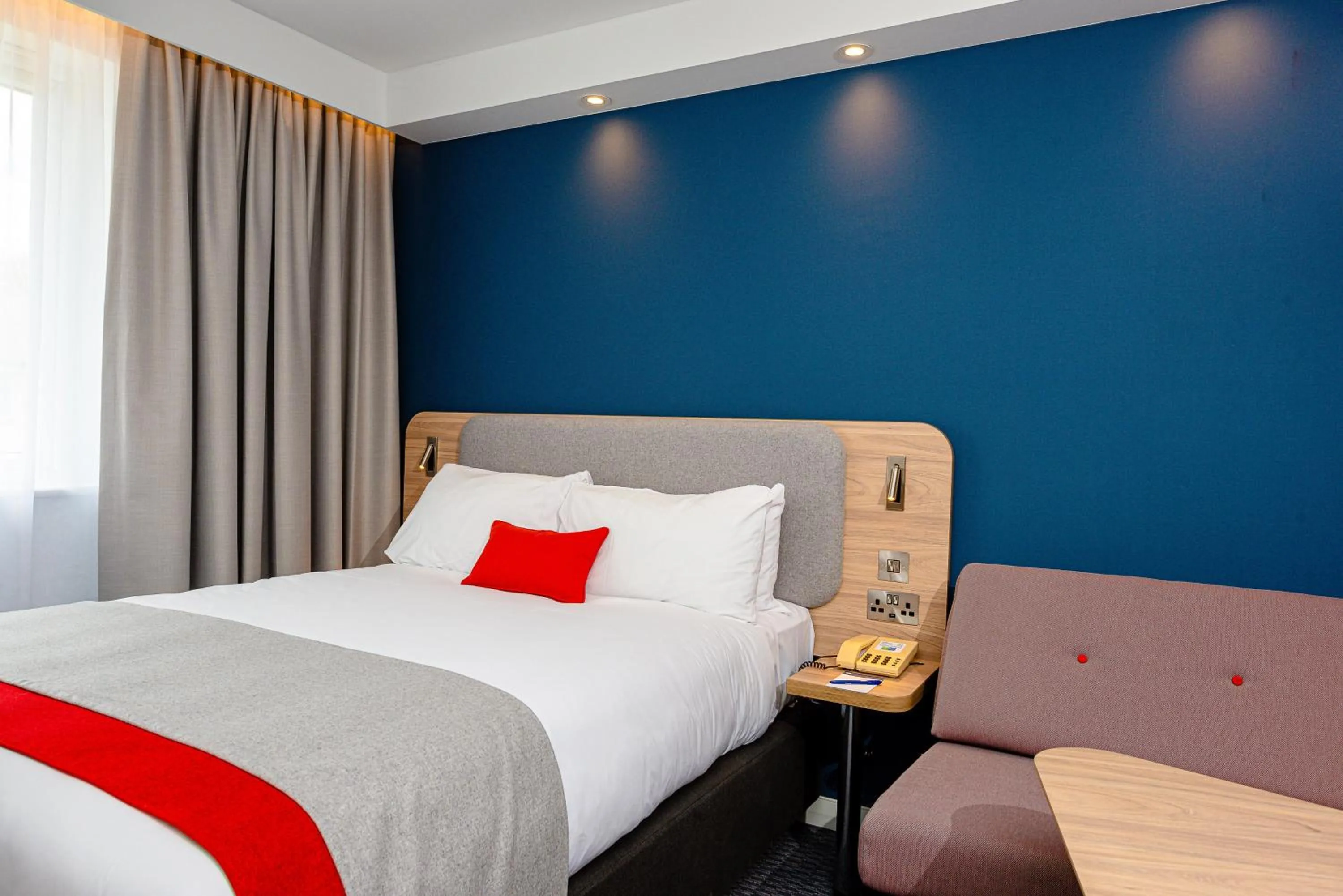 Photo of the whole room, Bed in Holiday Inn Express Canterbury by IHG