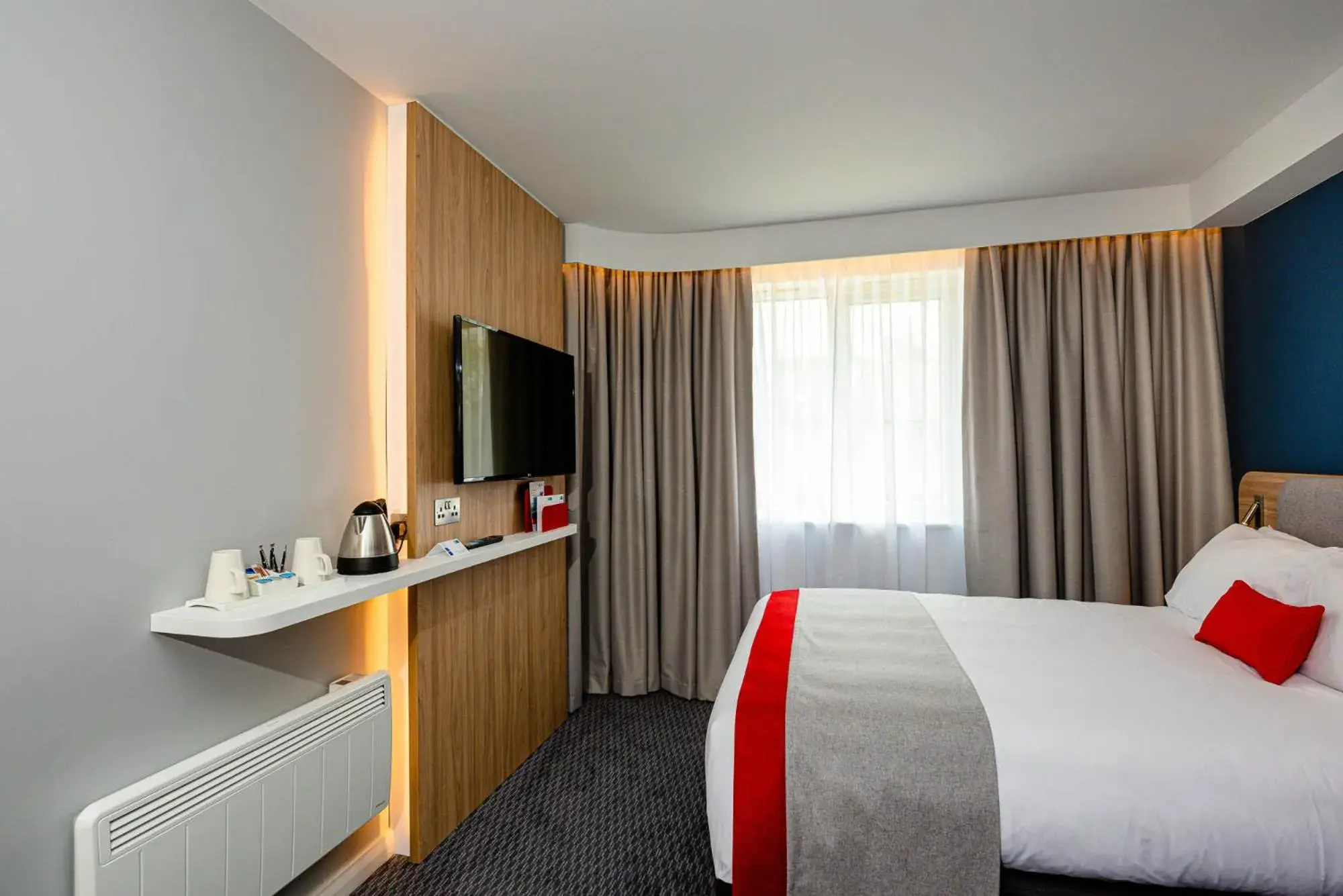 Bed in Holiday Inn Express Canterbury by IHG Bed in Holiday Inn Express Canterbury by IHG