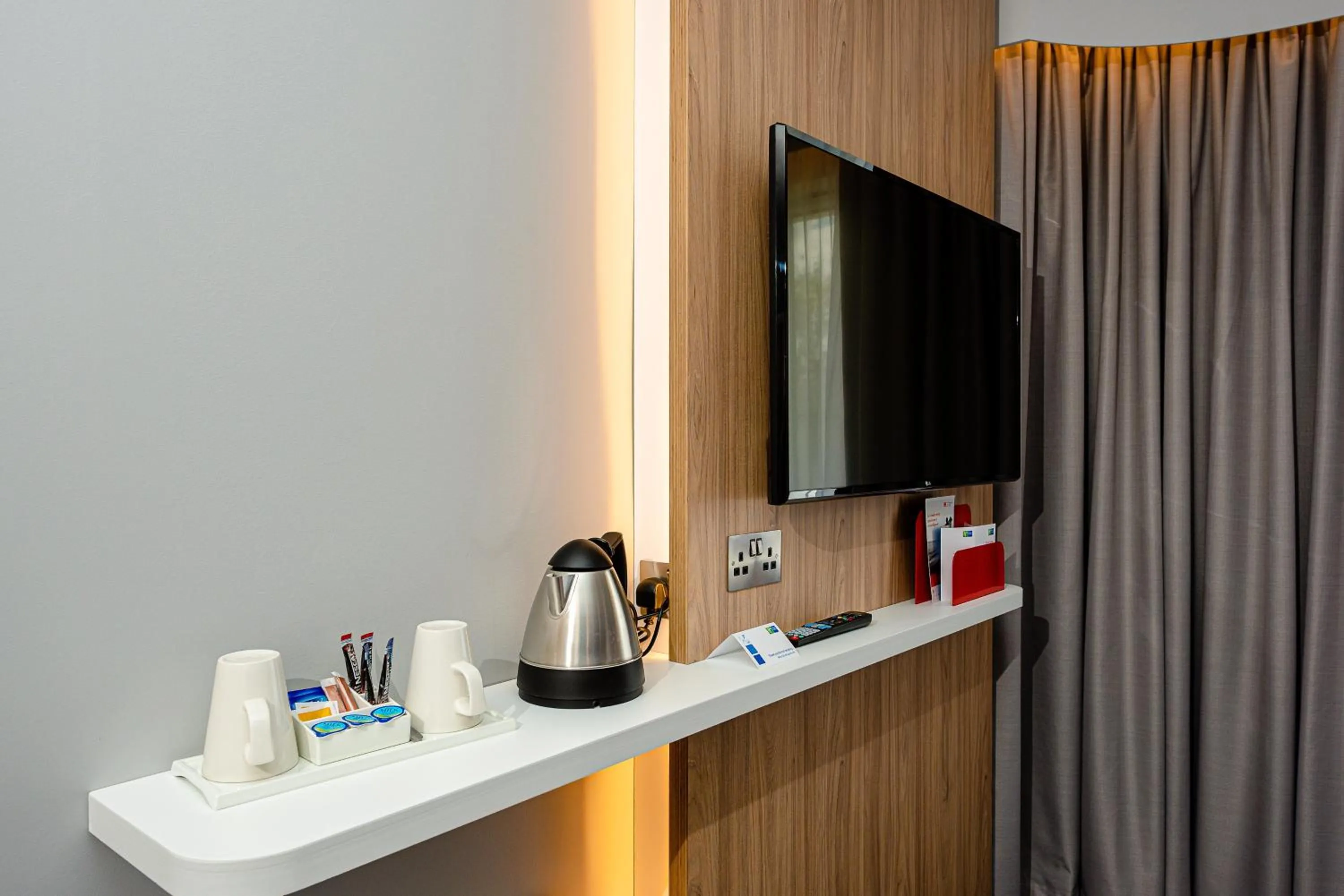 Photo of the whole room in Holiday Inn Express Canterbury by IHG