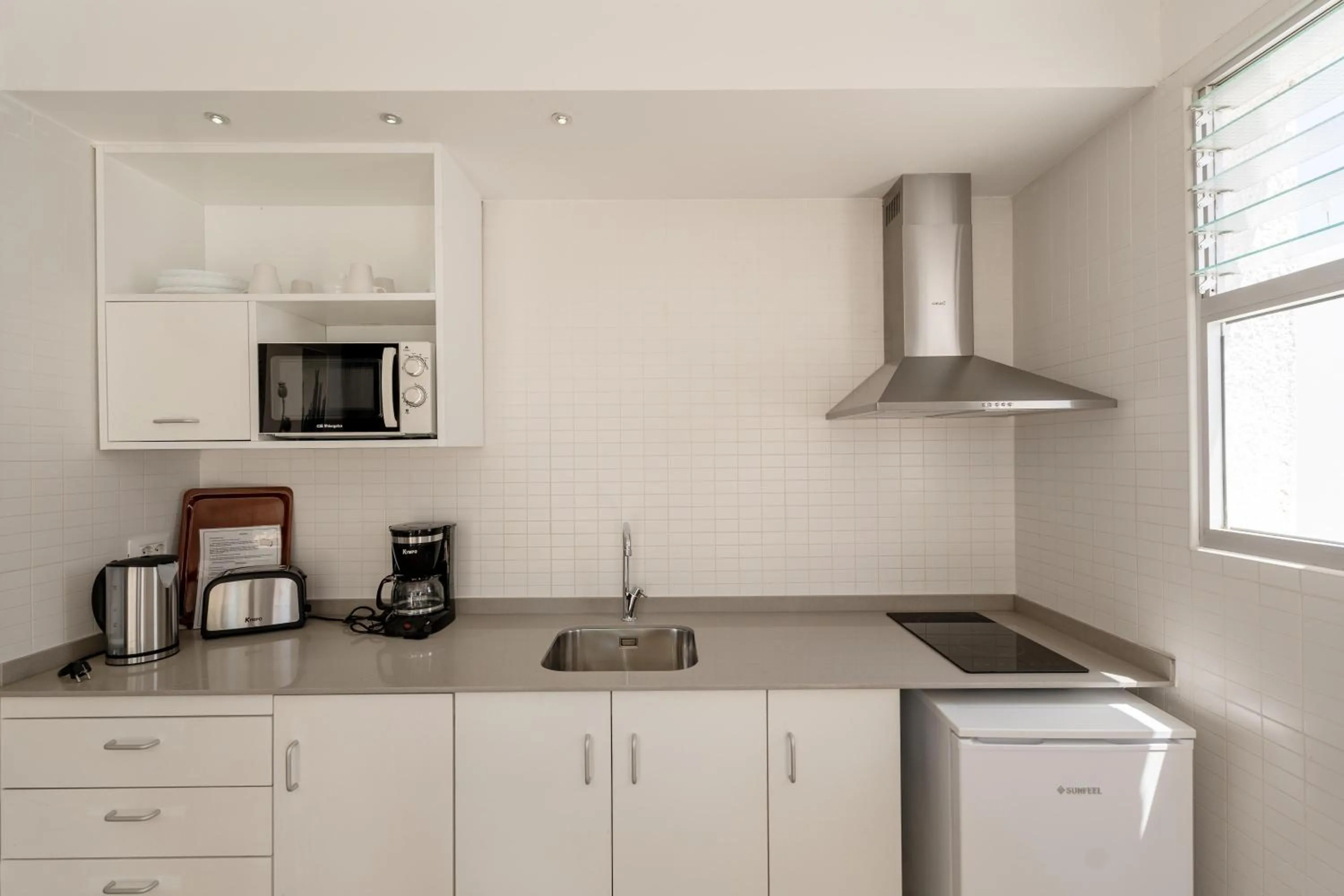 Photo of the whole room in Coral California - Adults Only