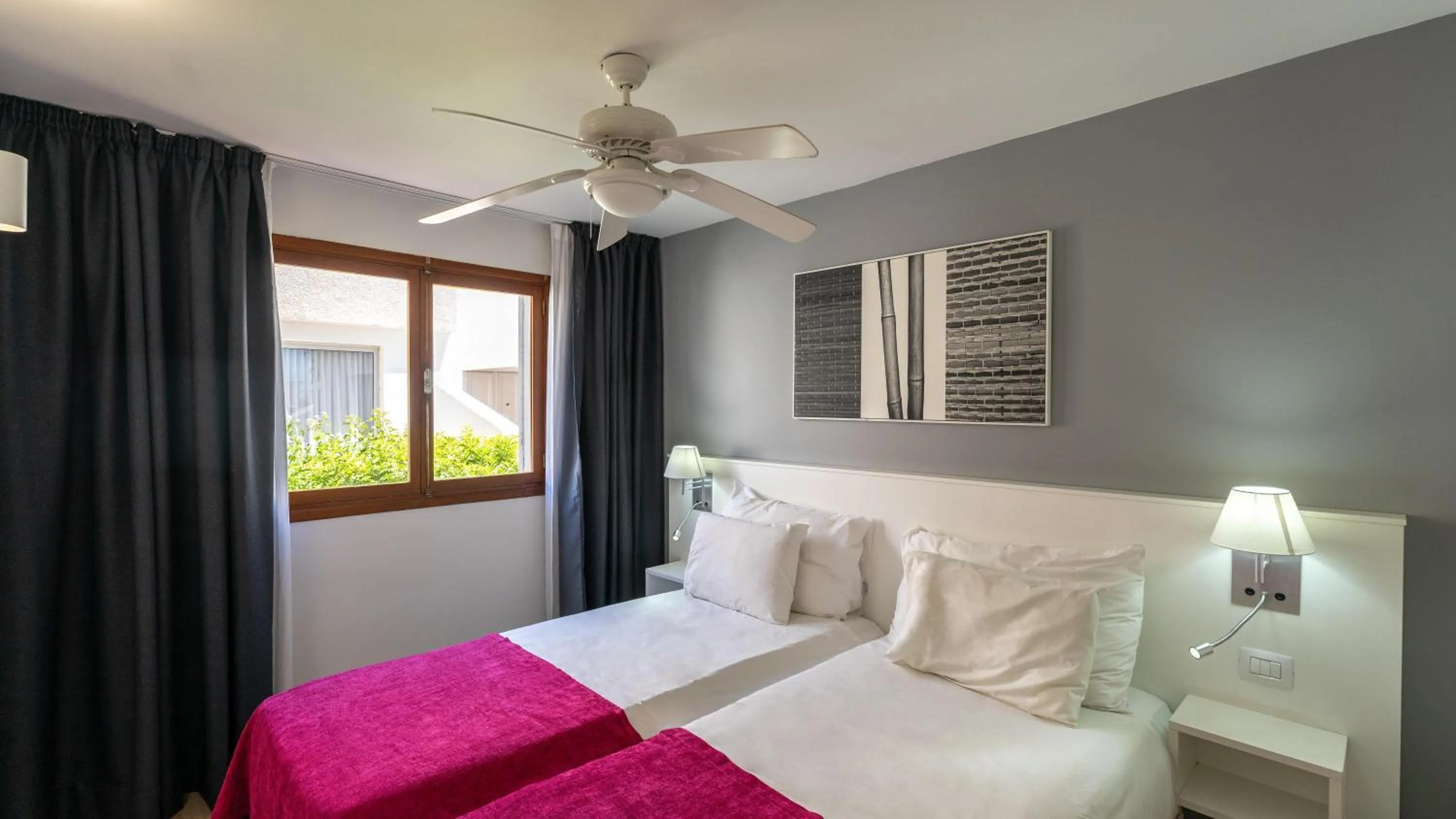 Photo of the whole room, Bed in Coral California - Adults Only