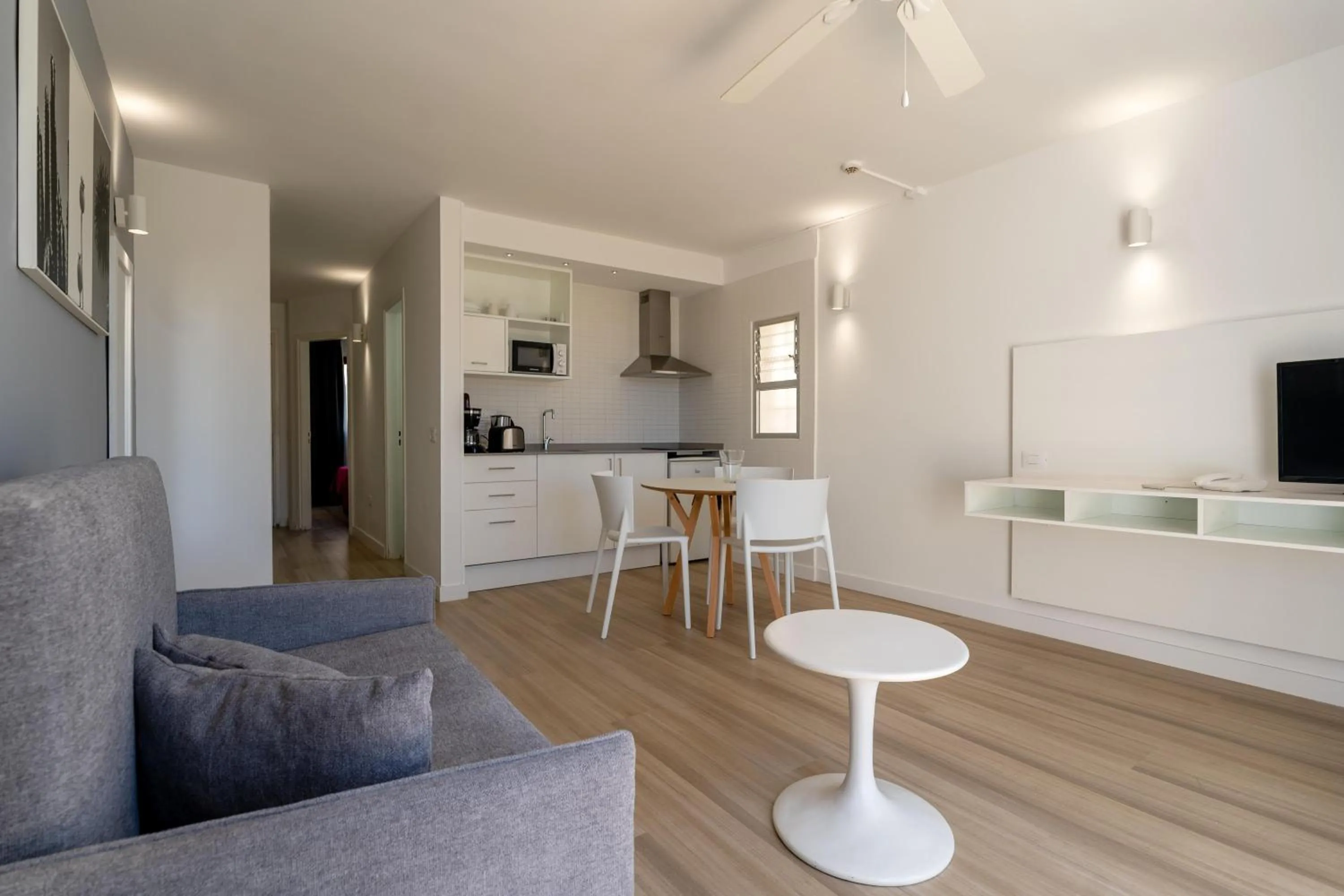 Photo of the whole room in Coral California - Adults Only