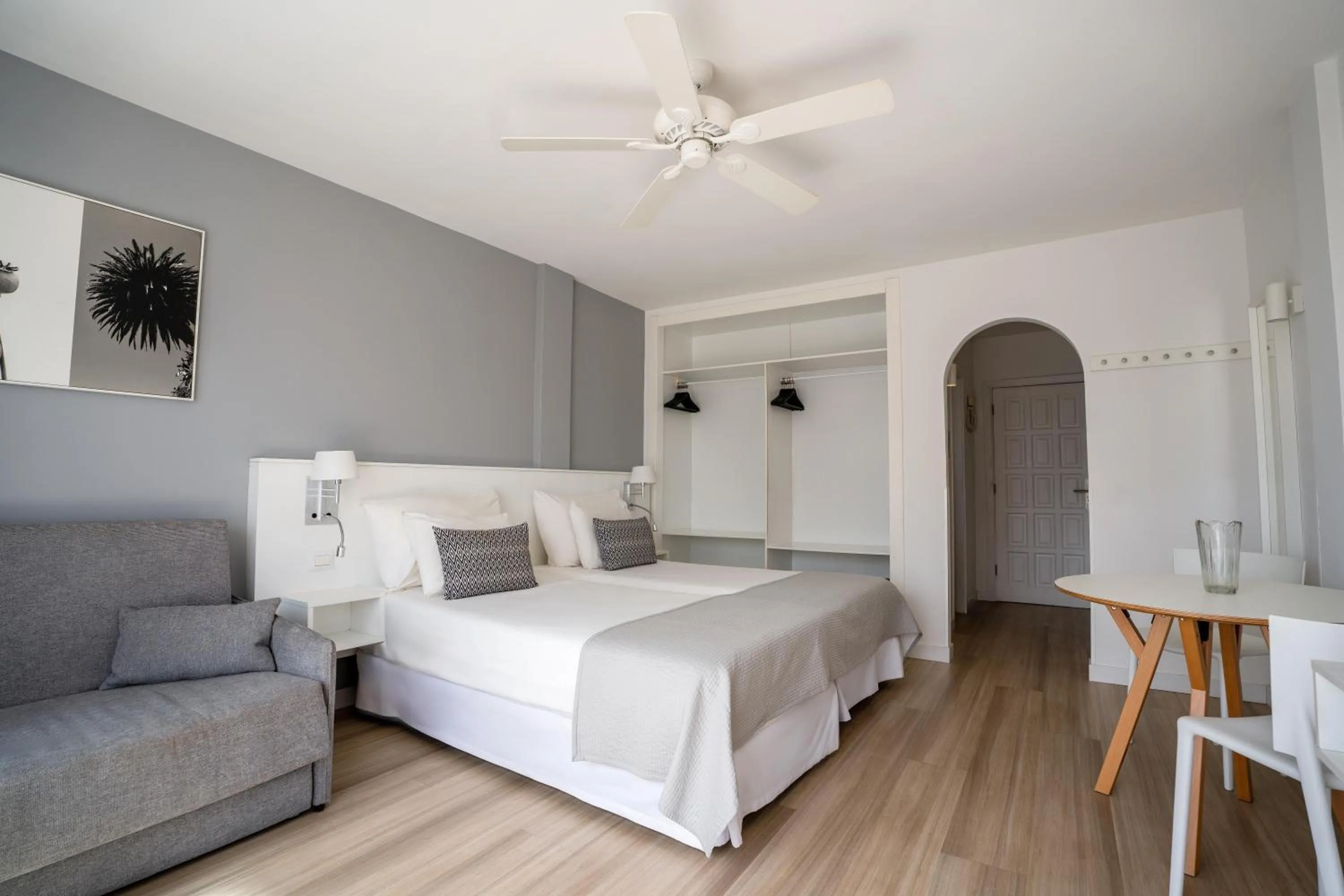 Photo of the whole room, Bed in Coral California - Adults Only