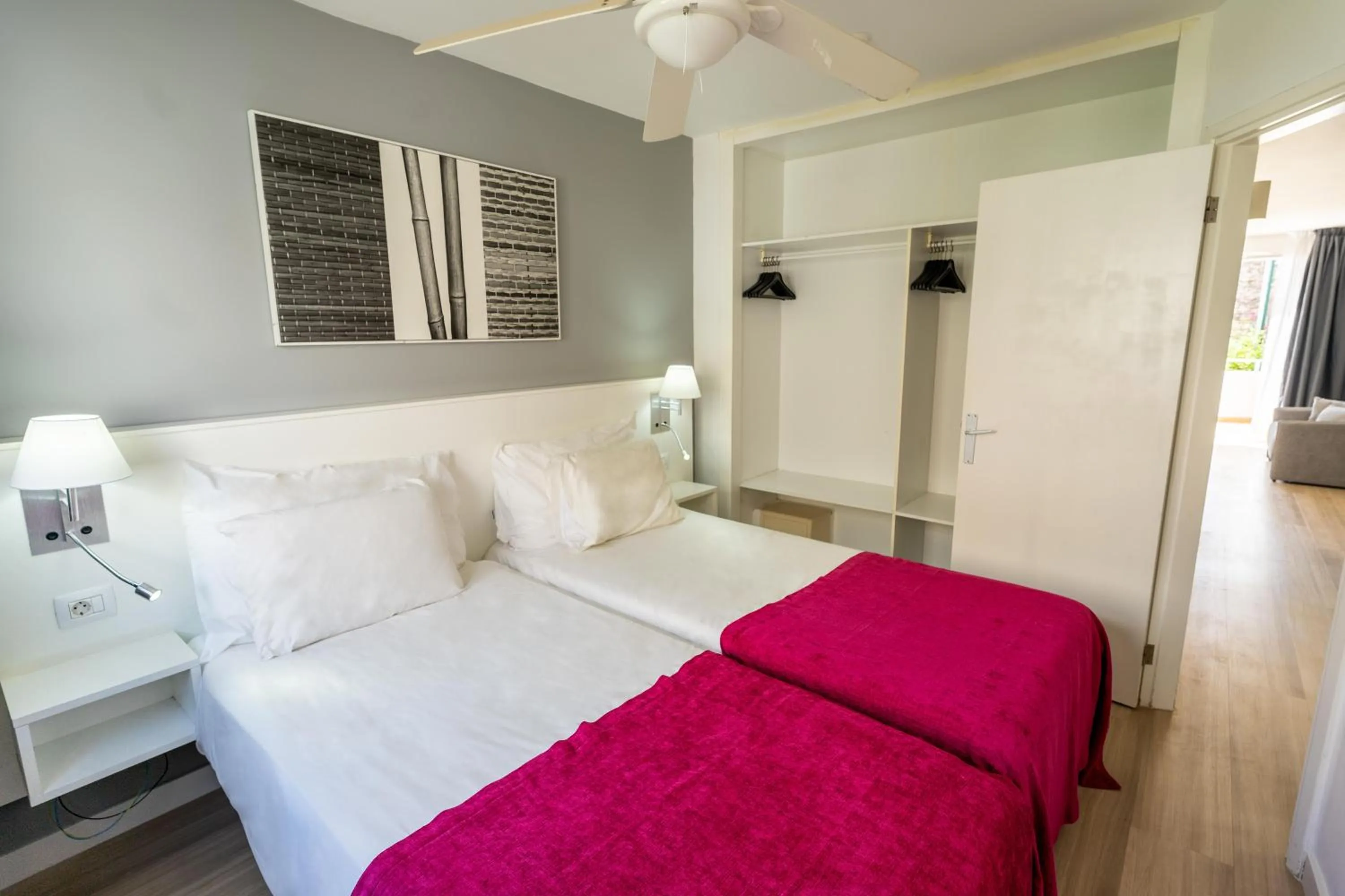 Photo of the whole room, Bed in Coral California - Adults Only