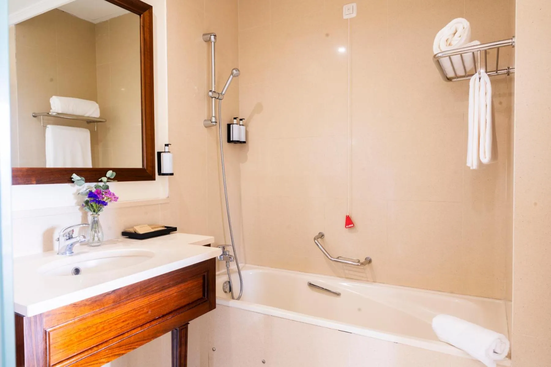 Bathroom in Quinta Funchal Gardens - Adults Only