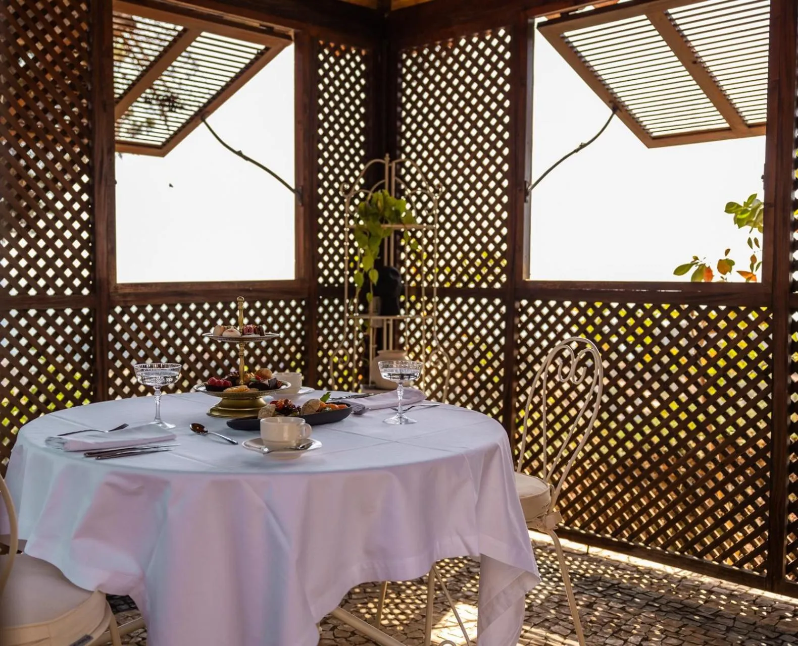 Food in Quinta Funchal Gardens - Adults Only