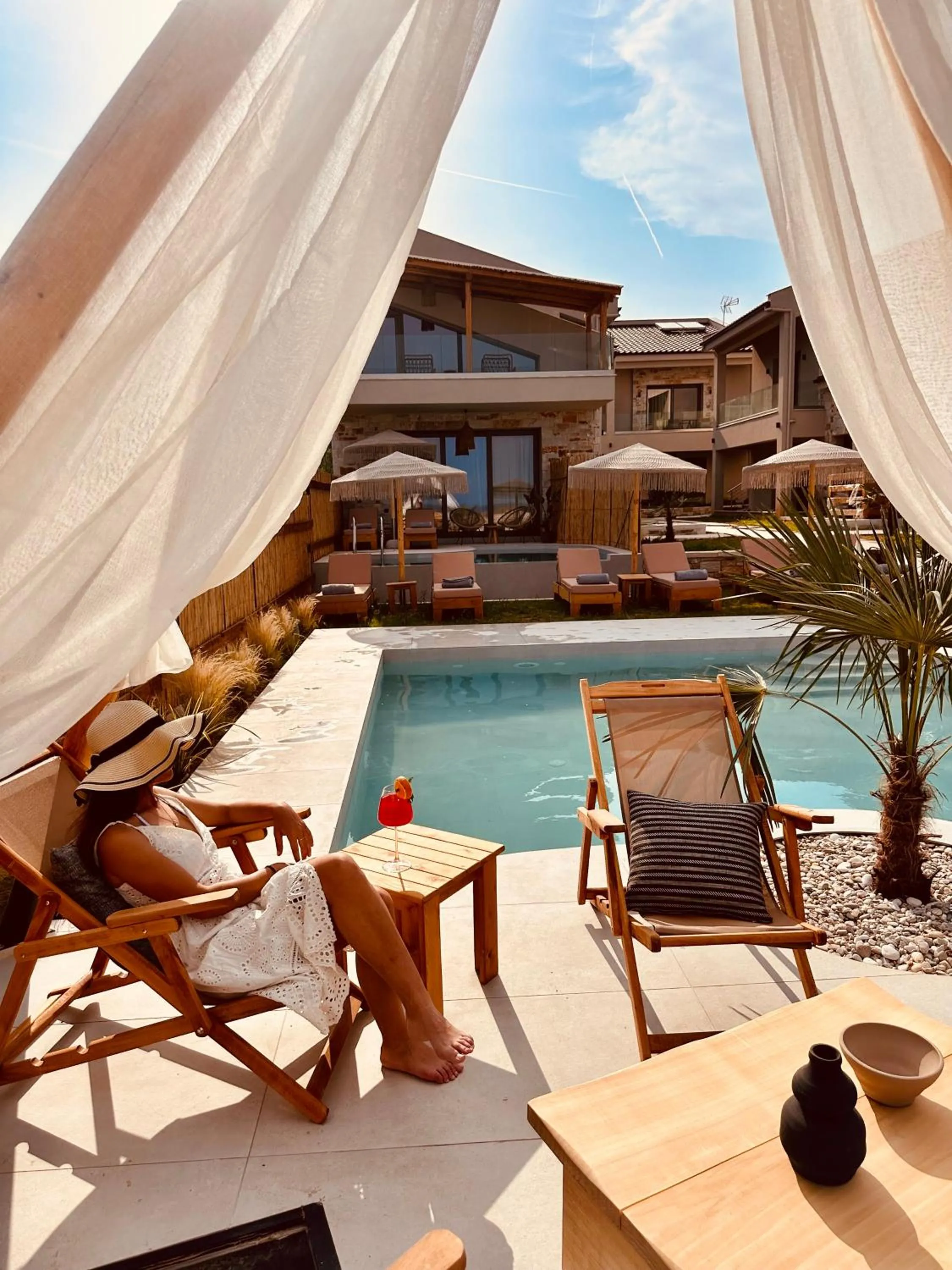 Amo Golden Suites