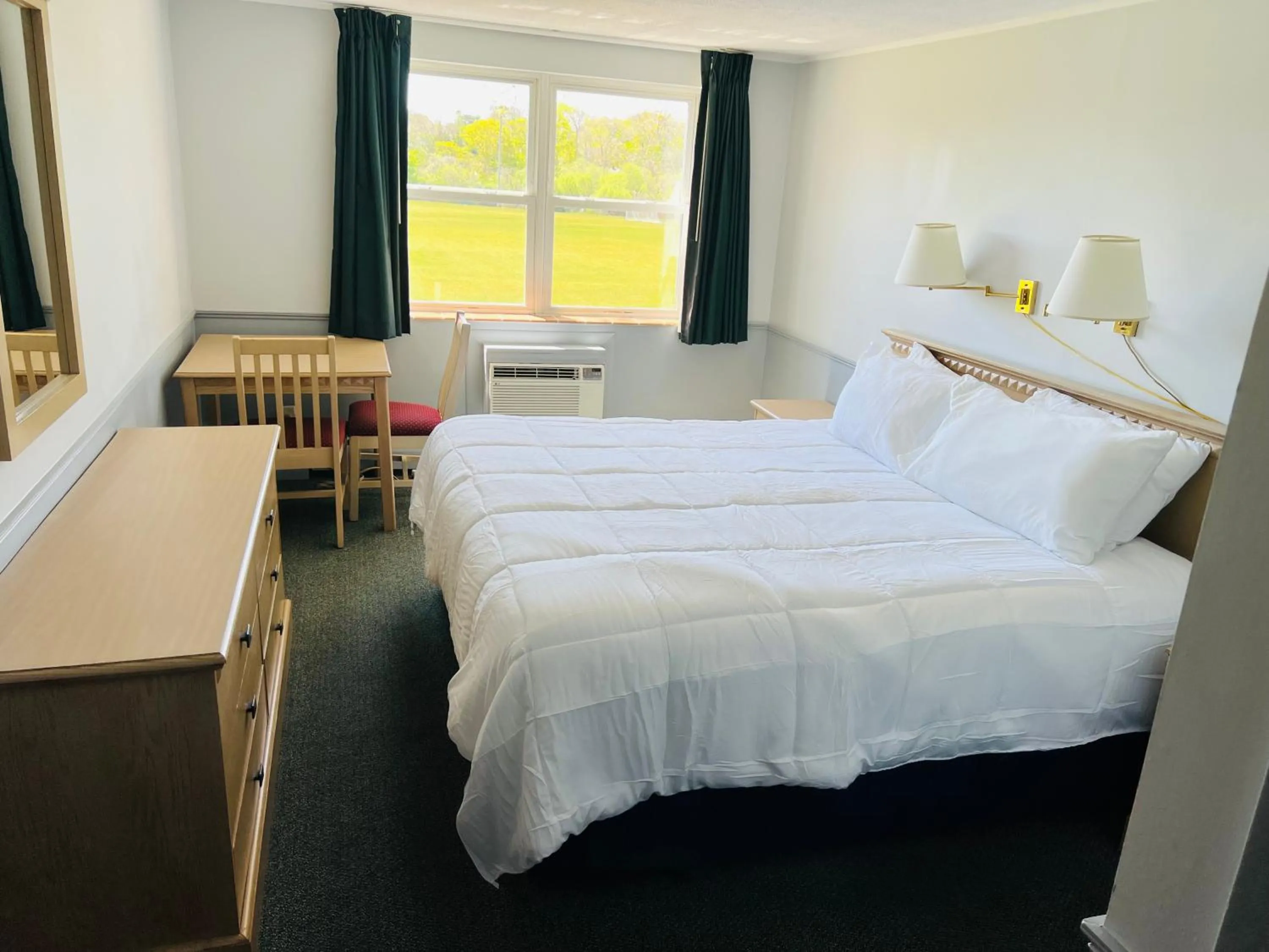 Bedroom, Bed in Harbor Landing Resort