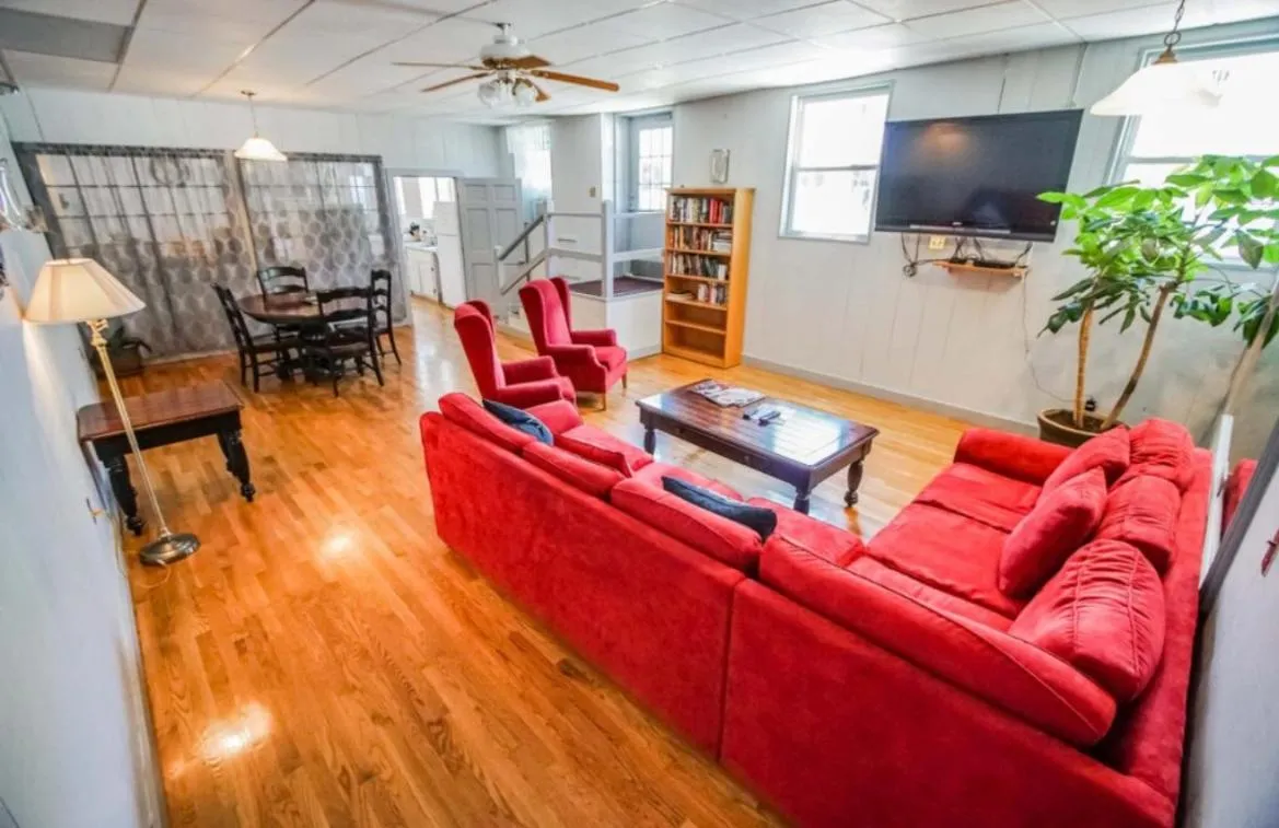 Communal lounge/ TV room in Harbor Landing Resort