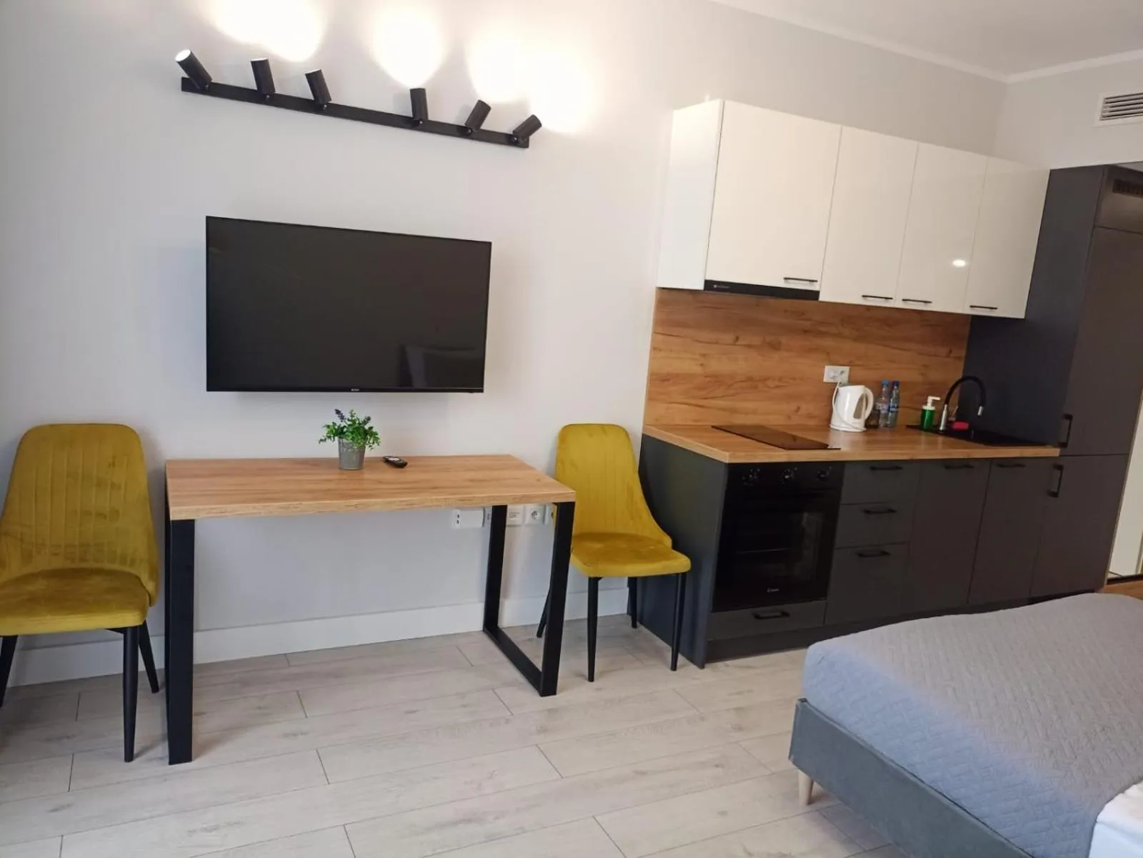 Kitchen or kitchenette in Zakrzówek Residence