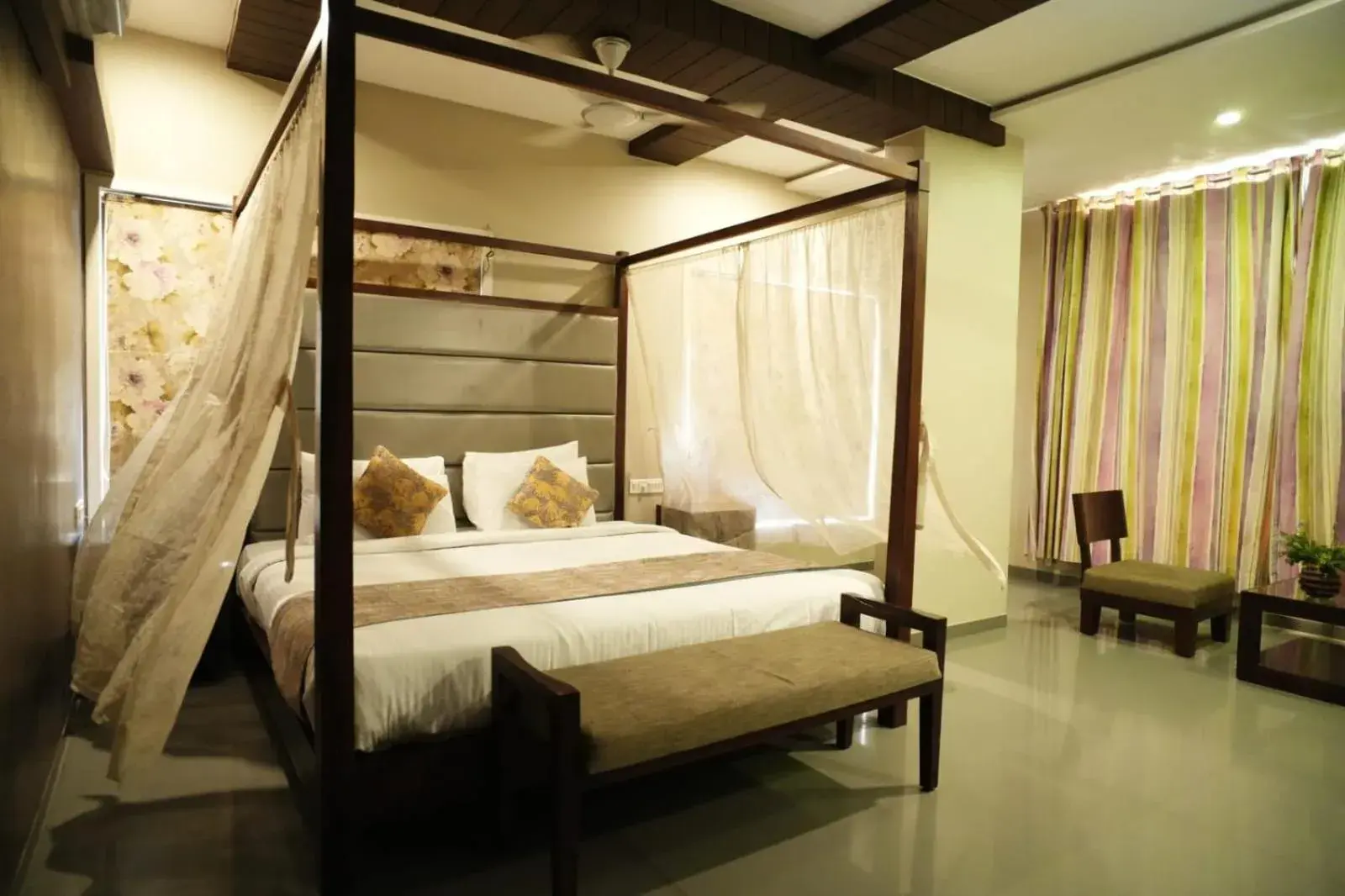 Bed in HOTEL GRANDEUR Bed in HOTEL GRANDEUR