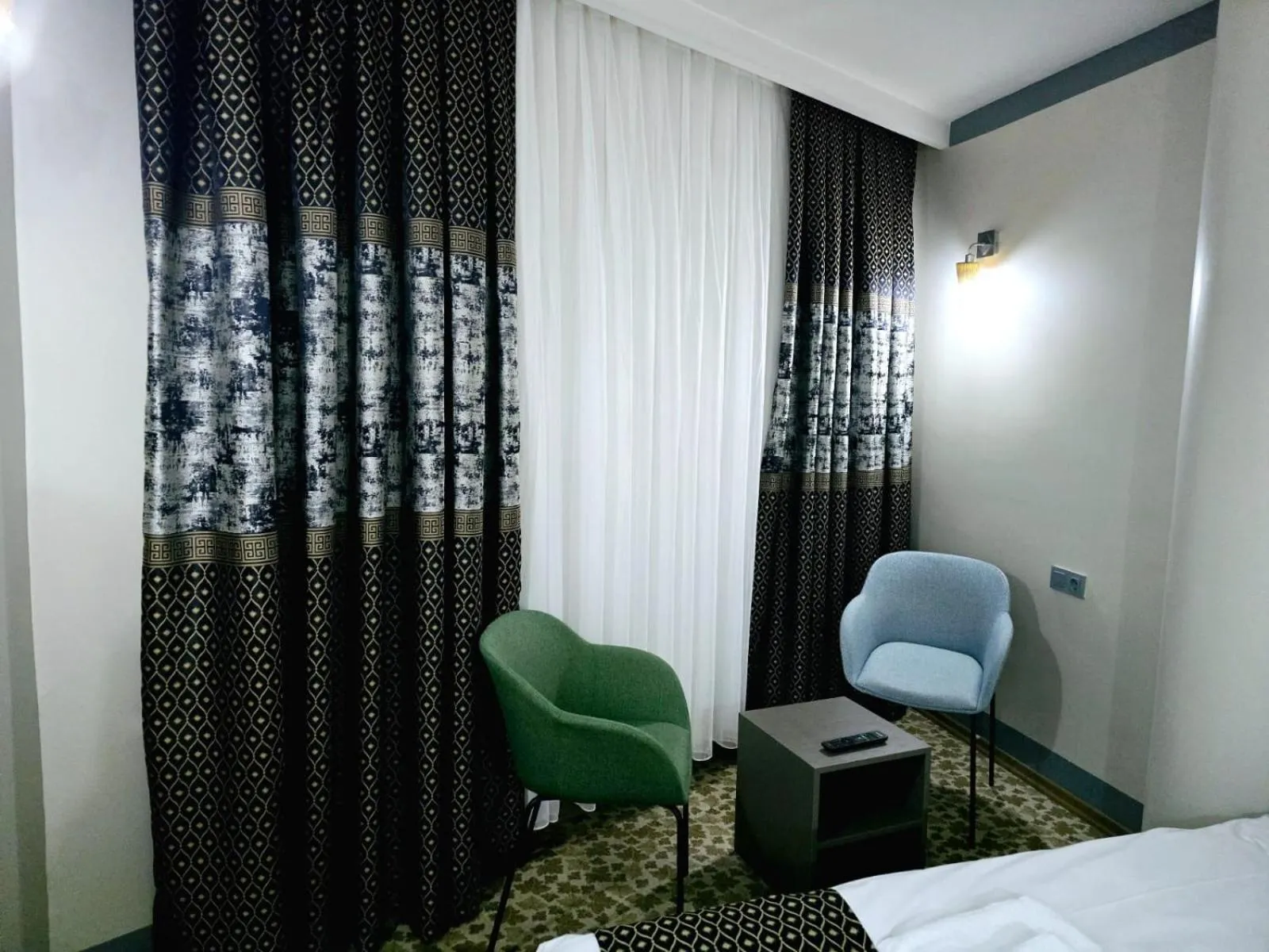Seating area, Bed in Uyu Room Adana Hotel
