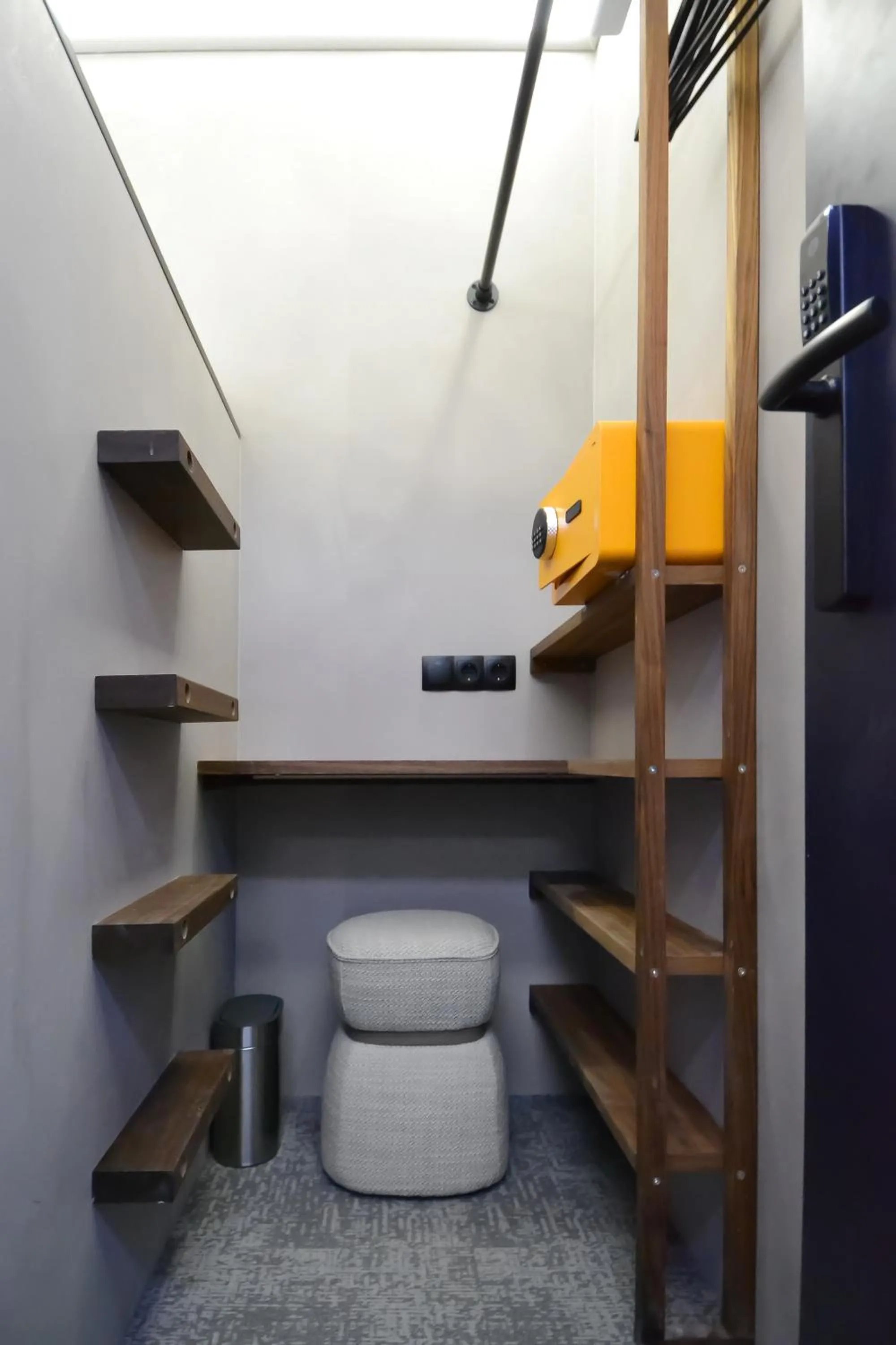 Bedroom in The Hyve Capsule hostel Amsterdam