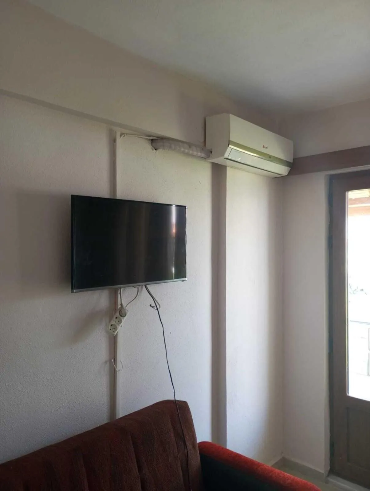 Communal lounge/ TV room in Kalanora Resort Hotel