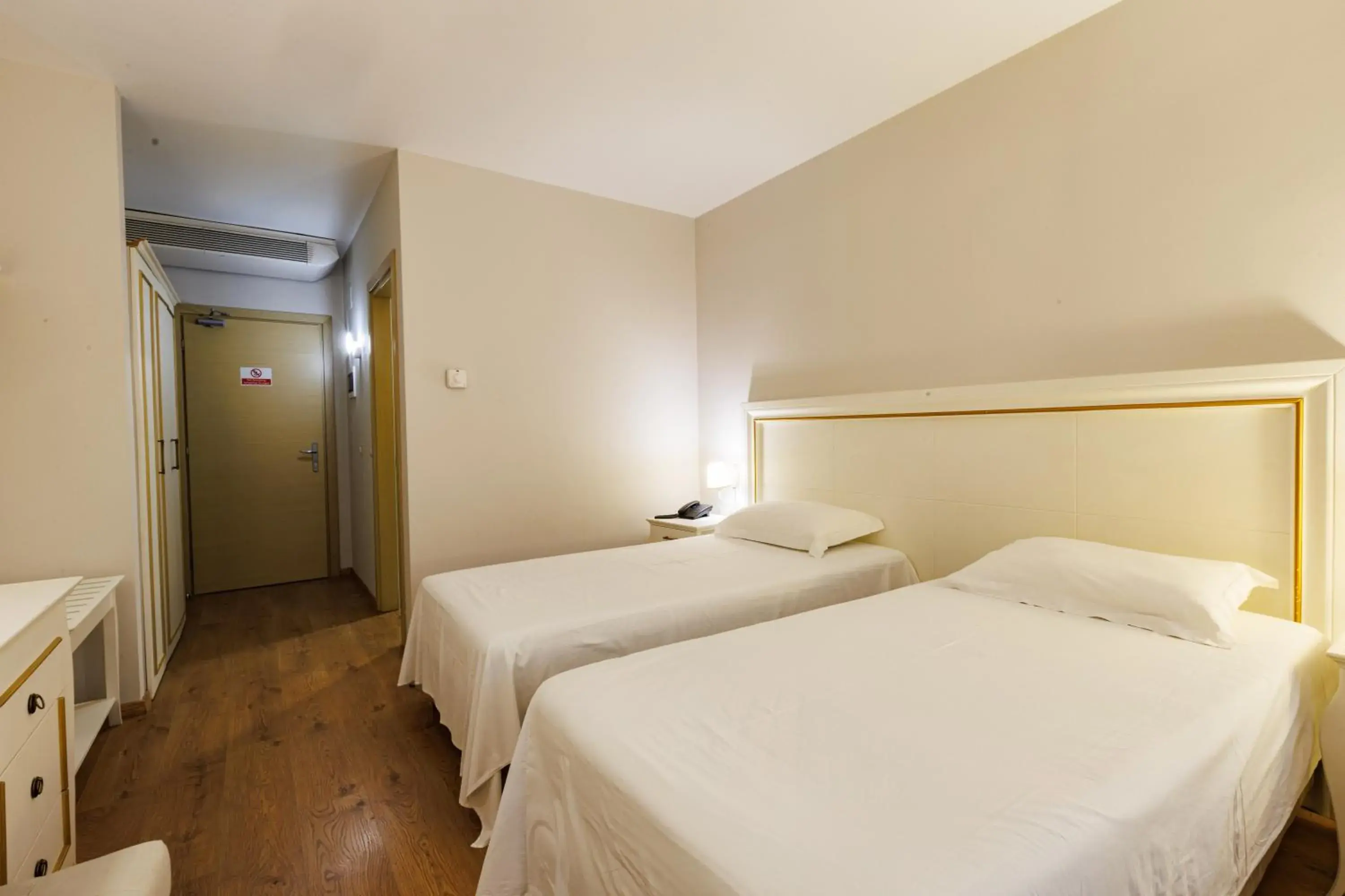 Standard Twin Room in Riverside rooms at Hotel Fieri Standard Twin Room in Riverside rooms at Hotel Fieri