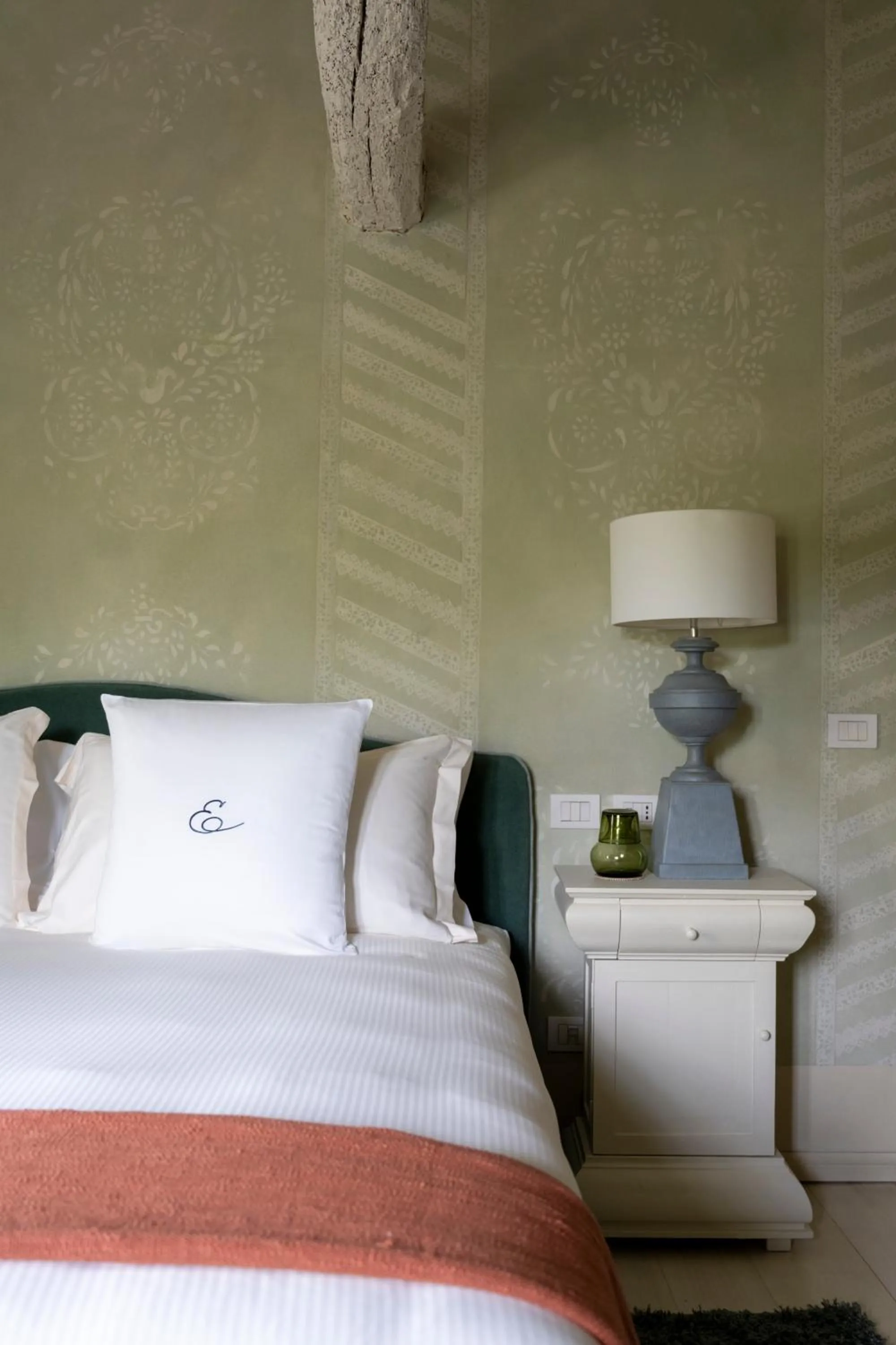 Bed in Elizabeth Country House, a Member of Design Hotels