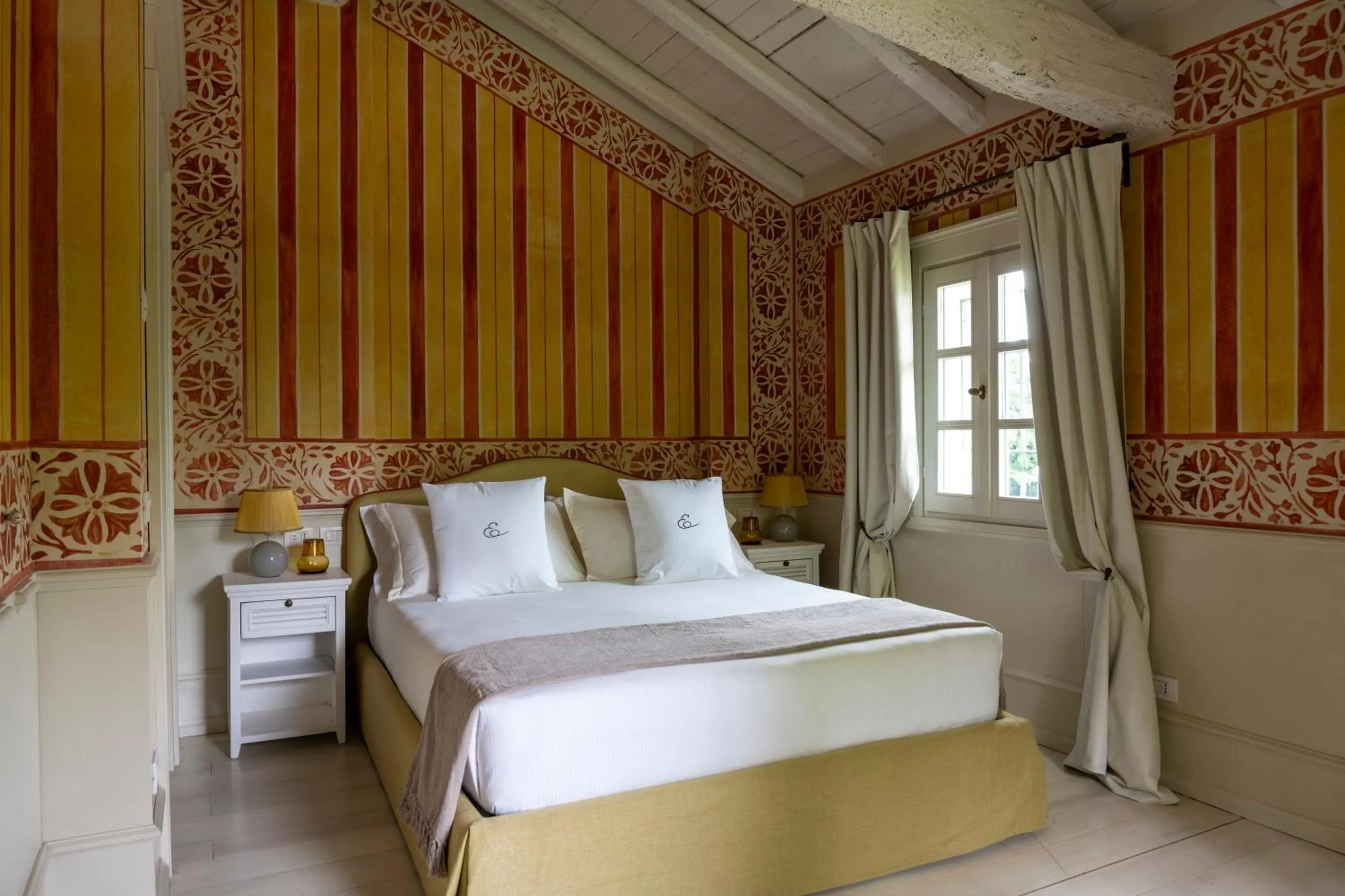Bed in Elizabeth Country House, a Member of Design Hotels