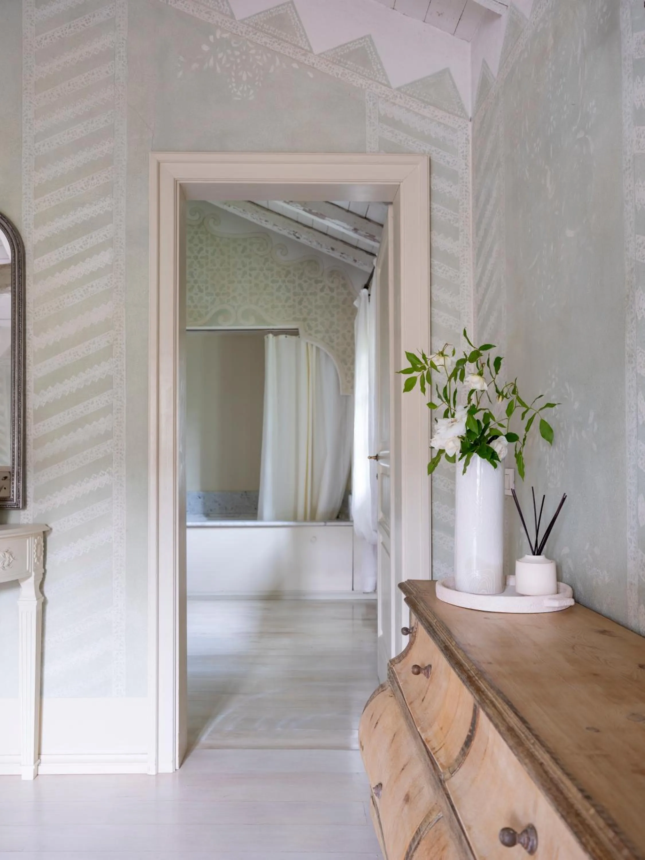 Bathroom, Bed in Elizabeth Country House, a Member of Design Hotels