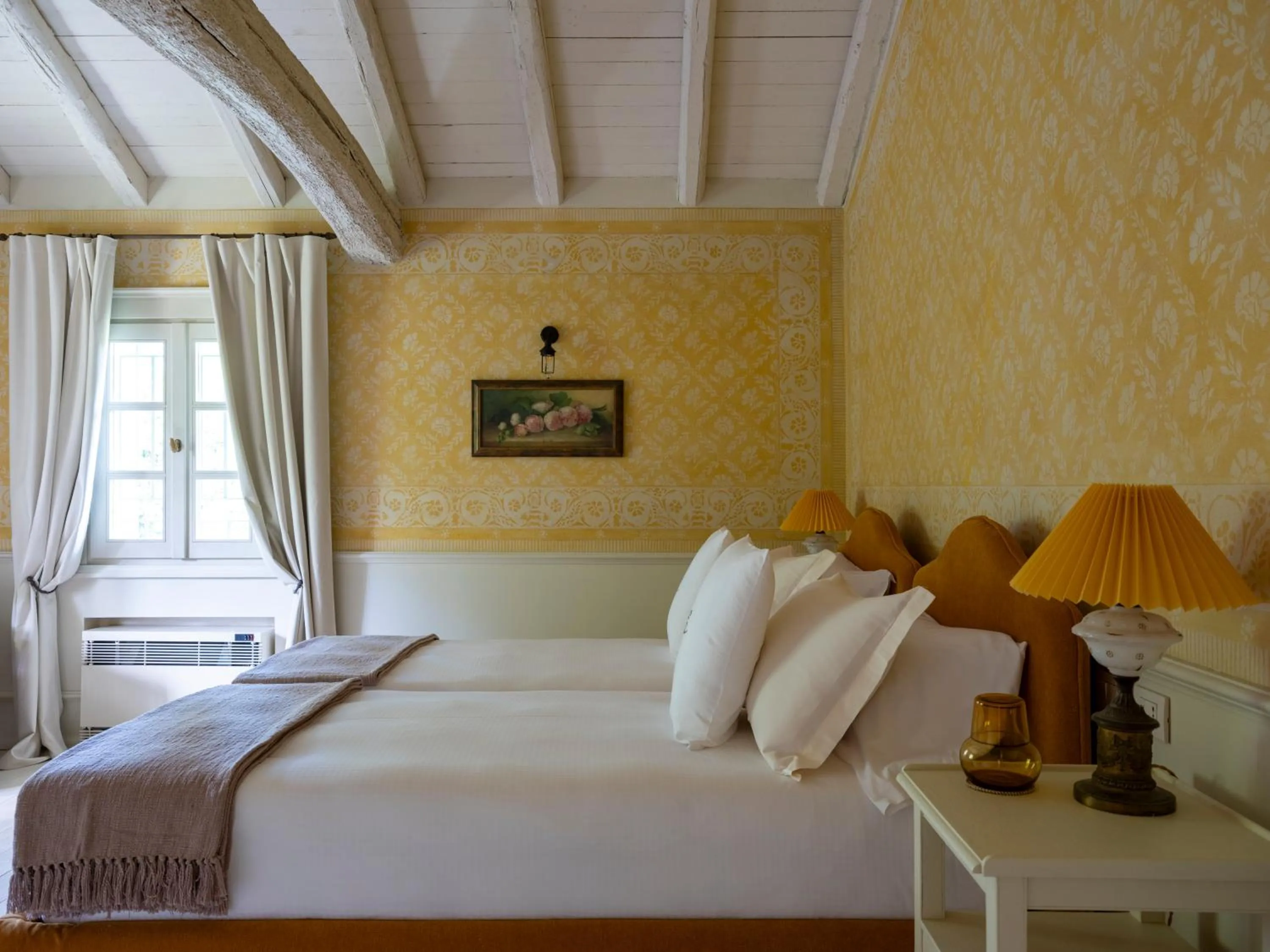 Bed in Elizabeth Country House, a Member of Design Hotels
