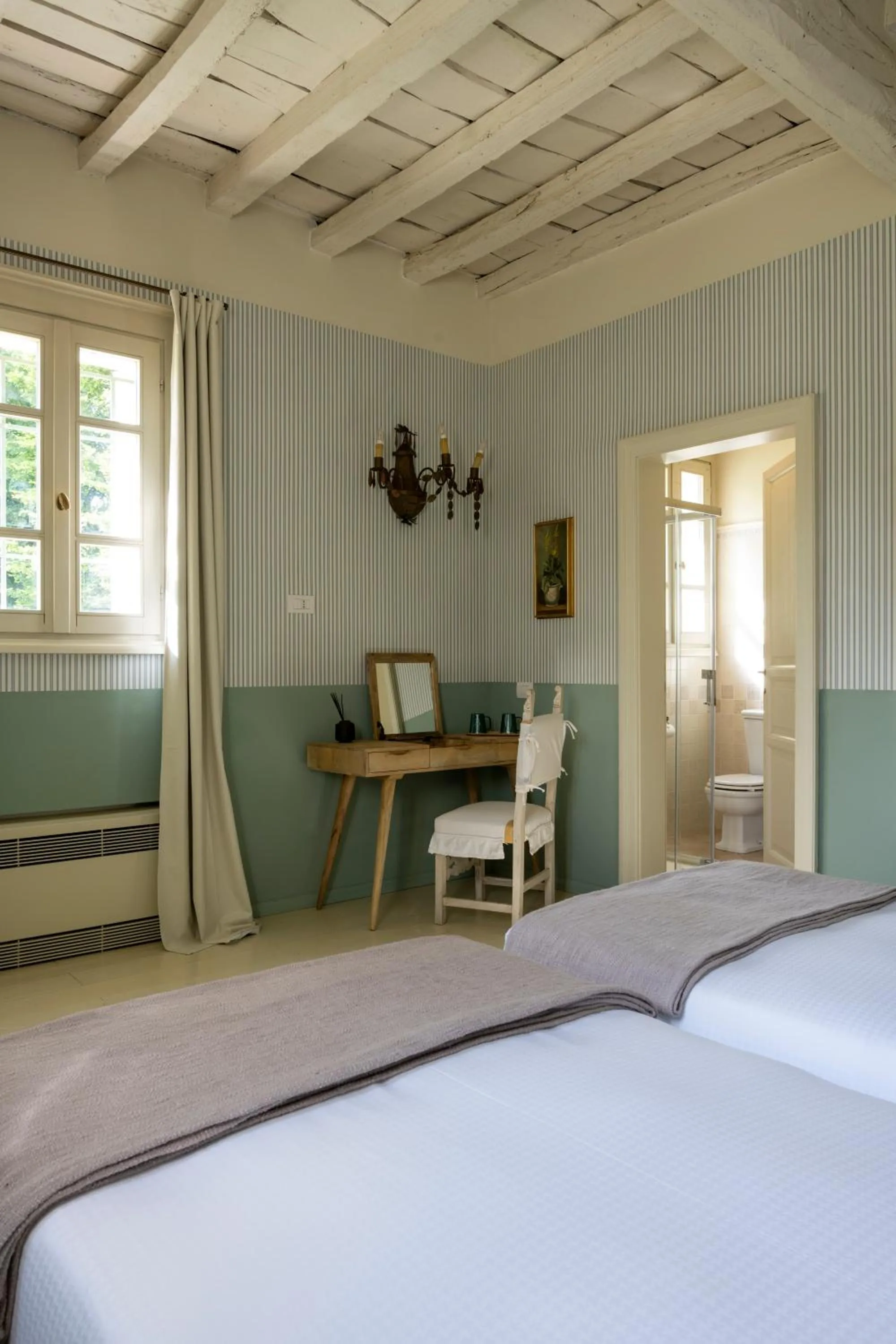 Bed in Elizabeth Country House, a Member of Design Hotels