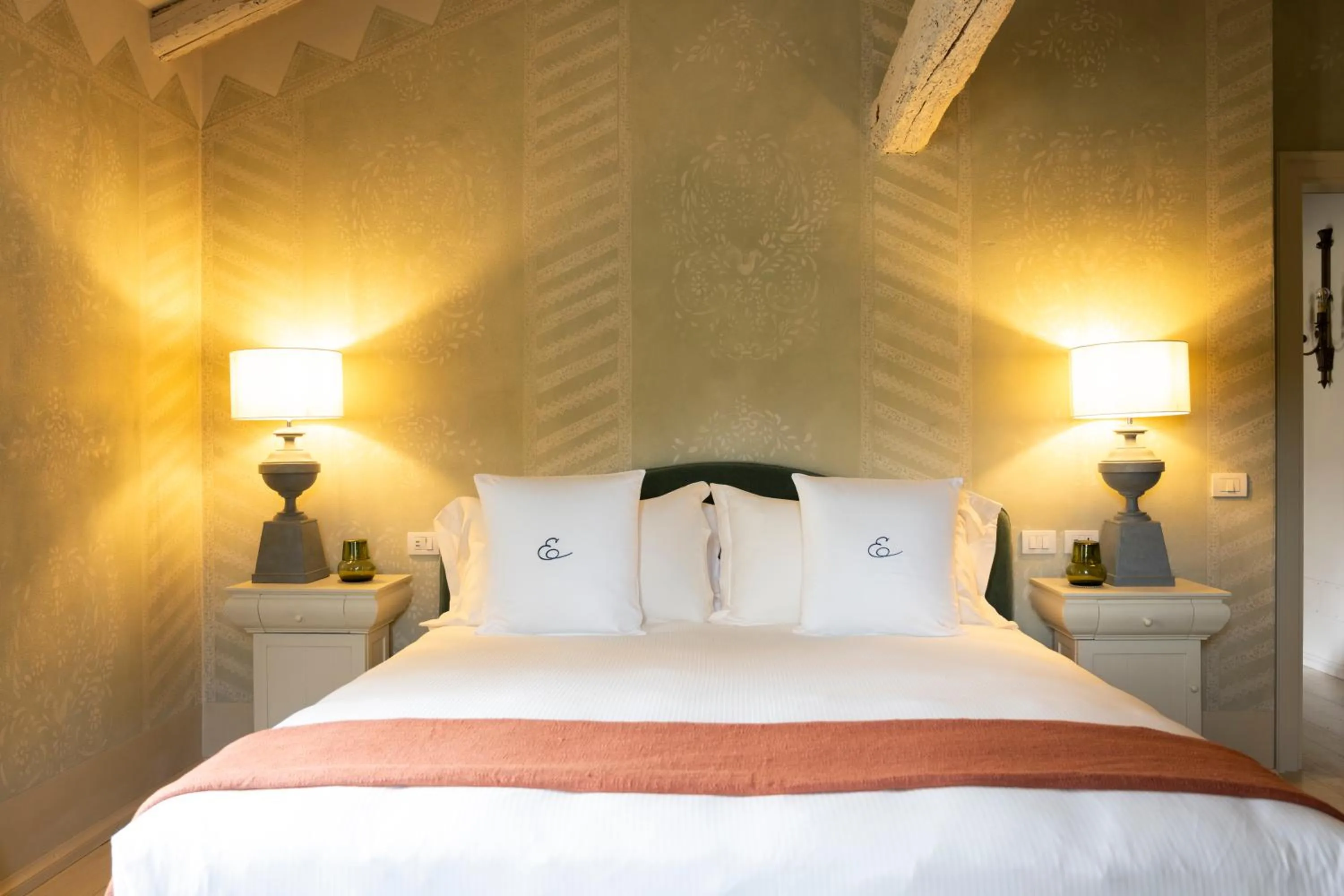 Bed in Elizabeth Country House, a Member of Design Hotels
