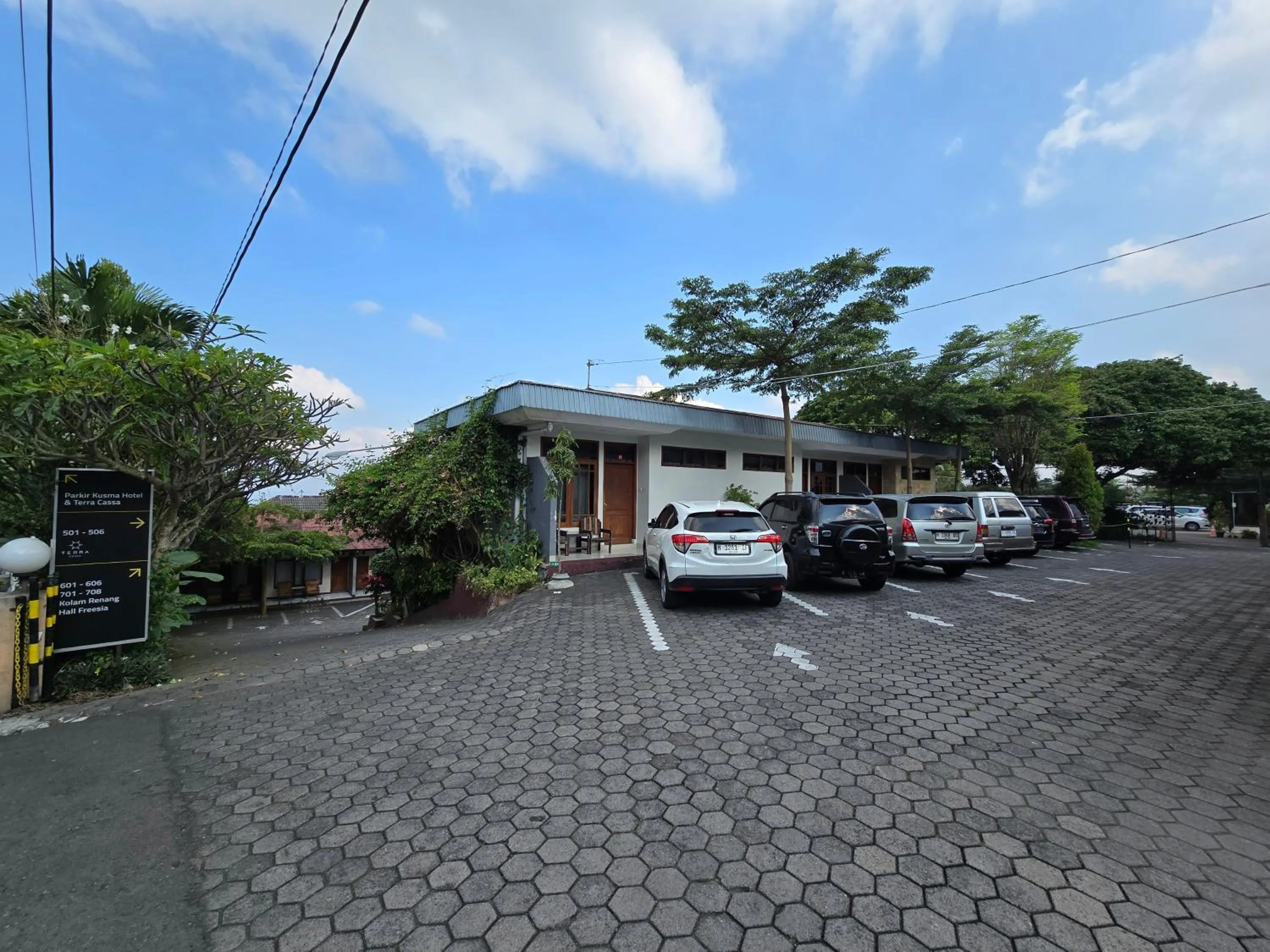Parking in Kusma Hotel Bandungan Semarang