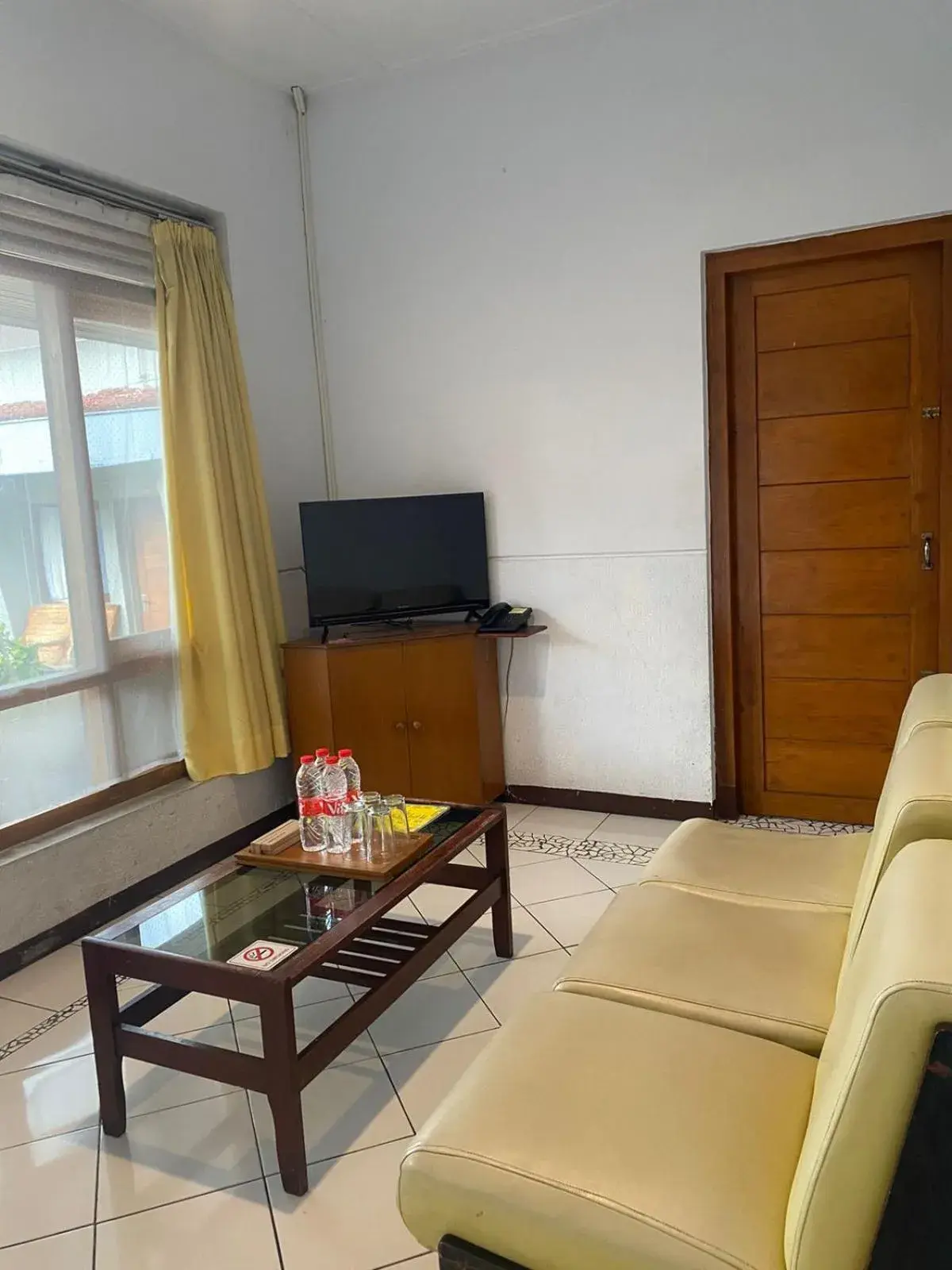 Communal lounge/ TV room in Kusma Hotel Bandungan Semarang Communal lounge/ TV room in Kusma Hotel Bandungan Semarang