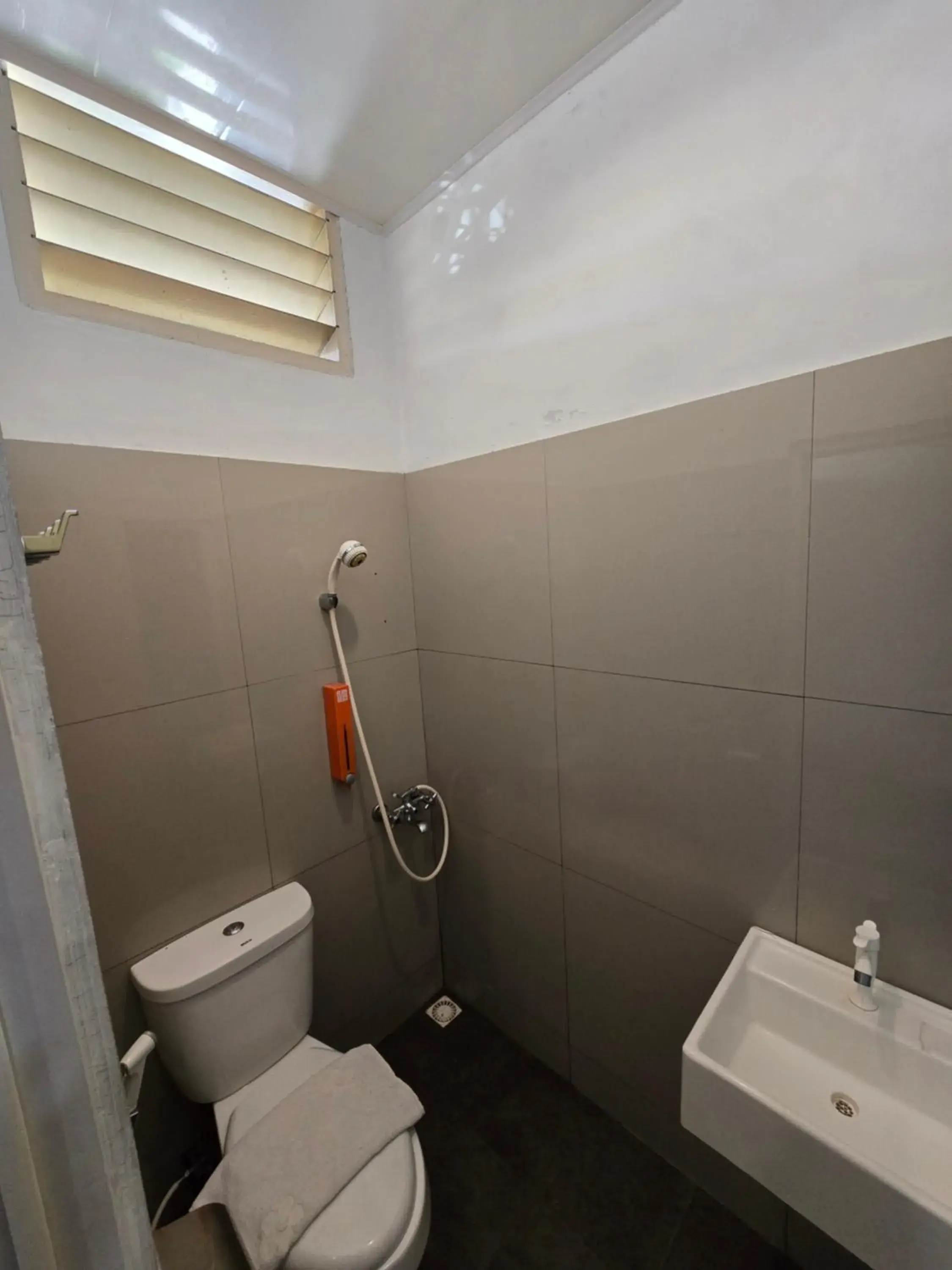 Shower in Kusma Hotel Bandungan Semarang Shower in Kusma Hotel Bandungan Semarang