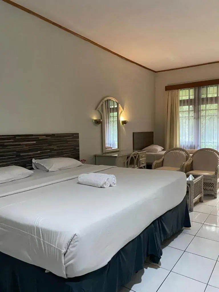 Triple Room with Garden View in Kusma Hotel Bandungan Semarang Triple Room with Garden View in Kusma Hotel Bandungan Semarang