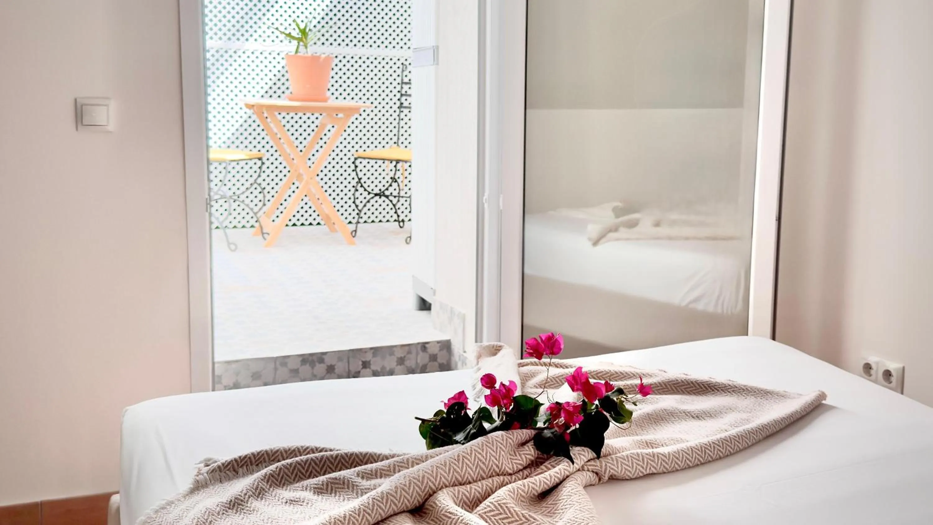Patio, Bed in Hotel Abaco Altea