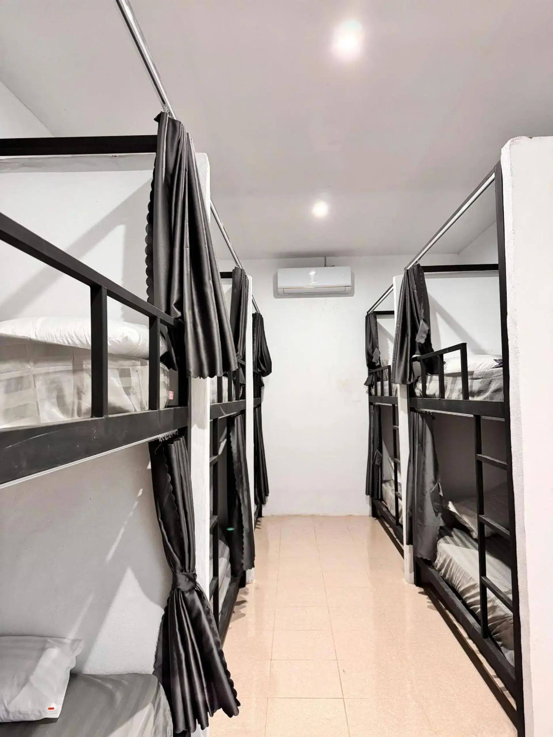 Single Bed in 10-Bed Dormitory Room in Jungle Backpackers View Single Bed in 10-Bed Dormitory Room in Jungle Backpackers View