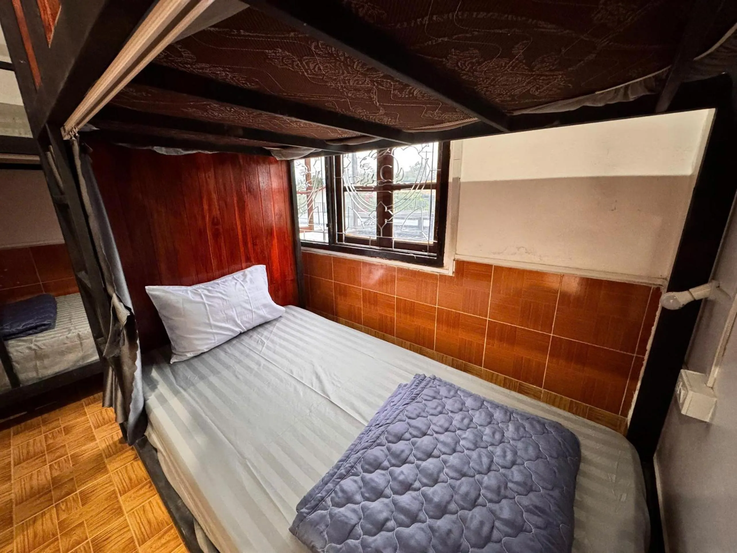 Bed in 6-Bed Female Dormitory Room in Jungle Backpackers View