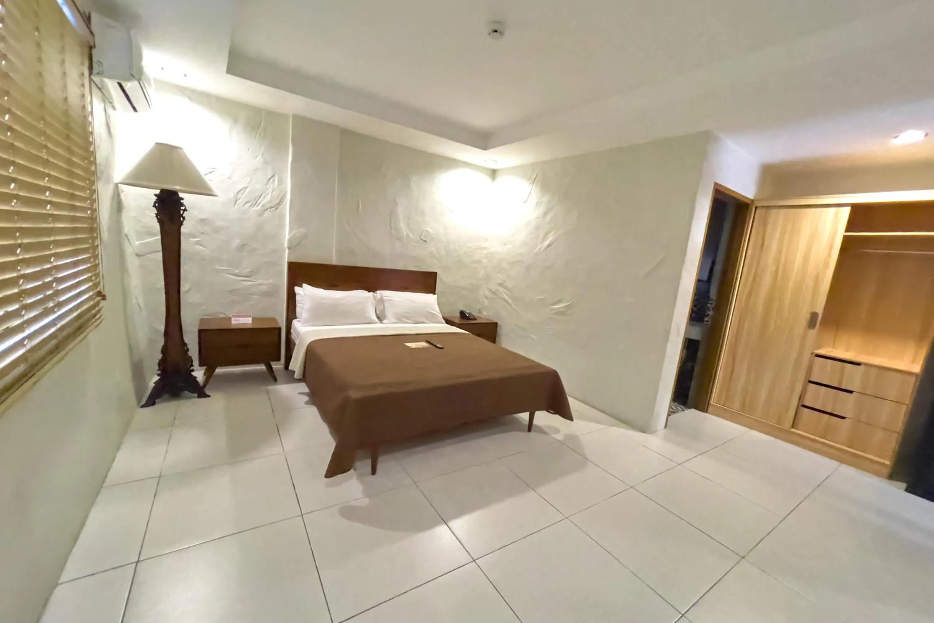 Bed in Laurel Heritage Resort and Spa