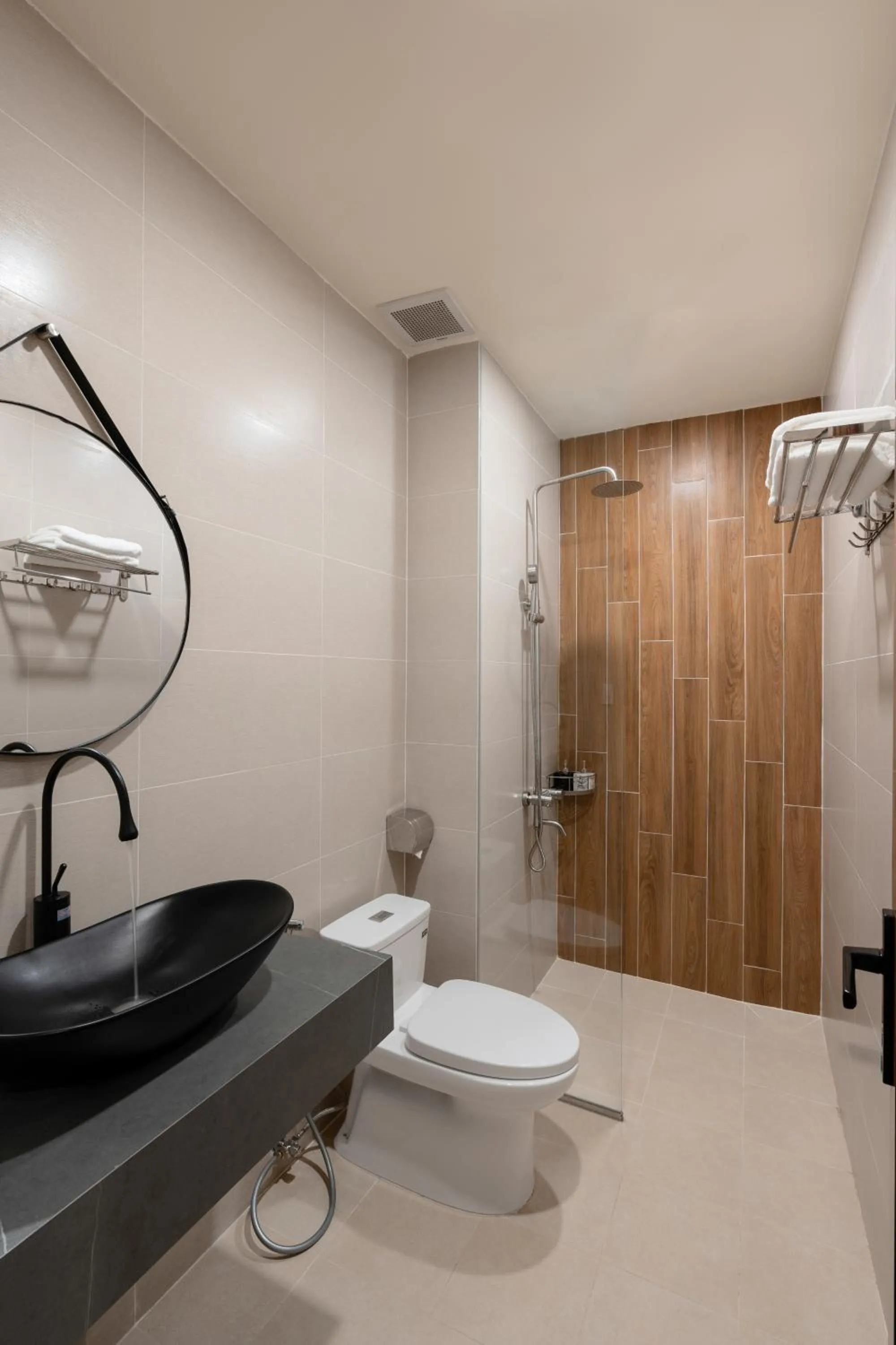 Shower in Lumina Hotel Da Lat Central