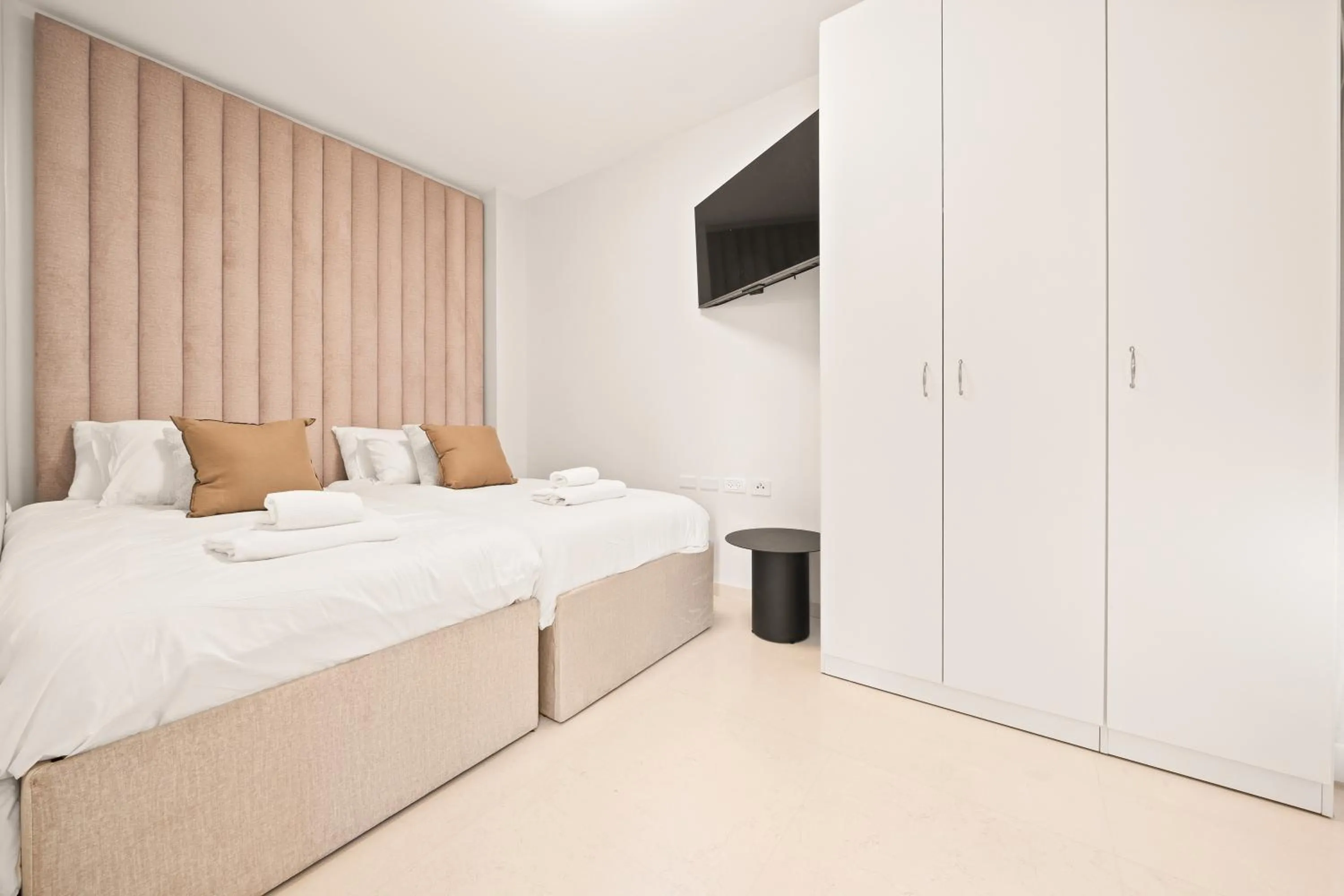 Bed in King David Residence - Isrentals