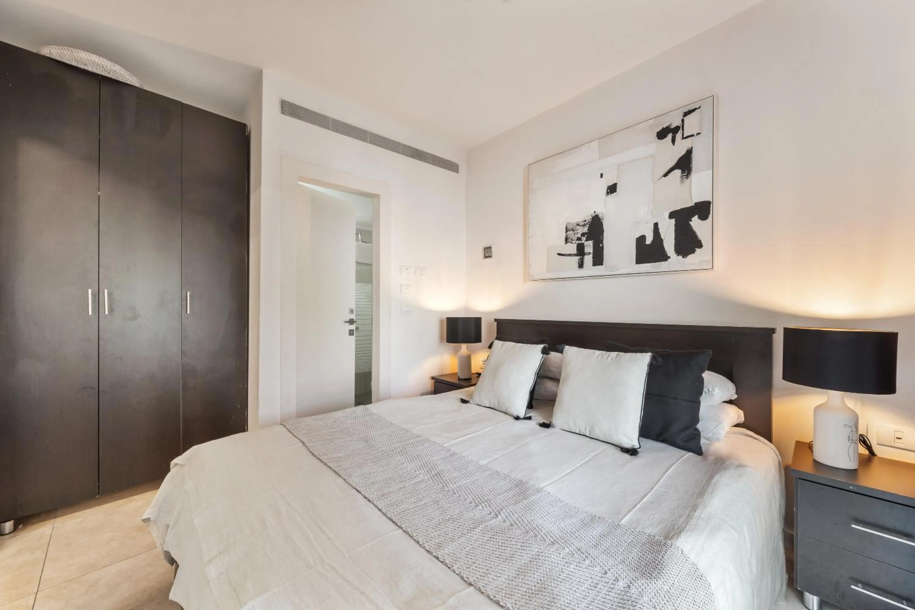 Bed in King David Residence - Isrentals