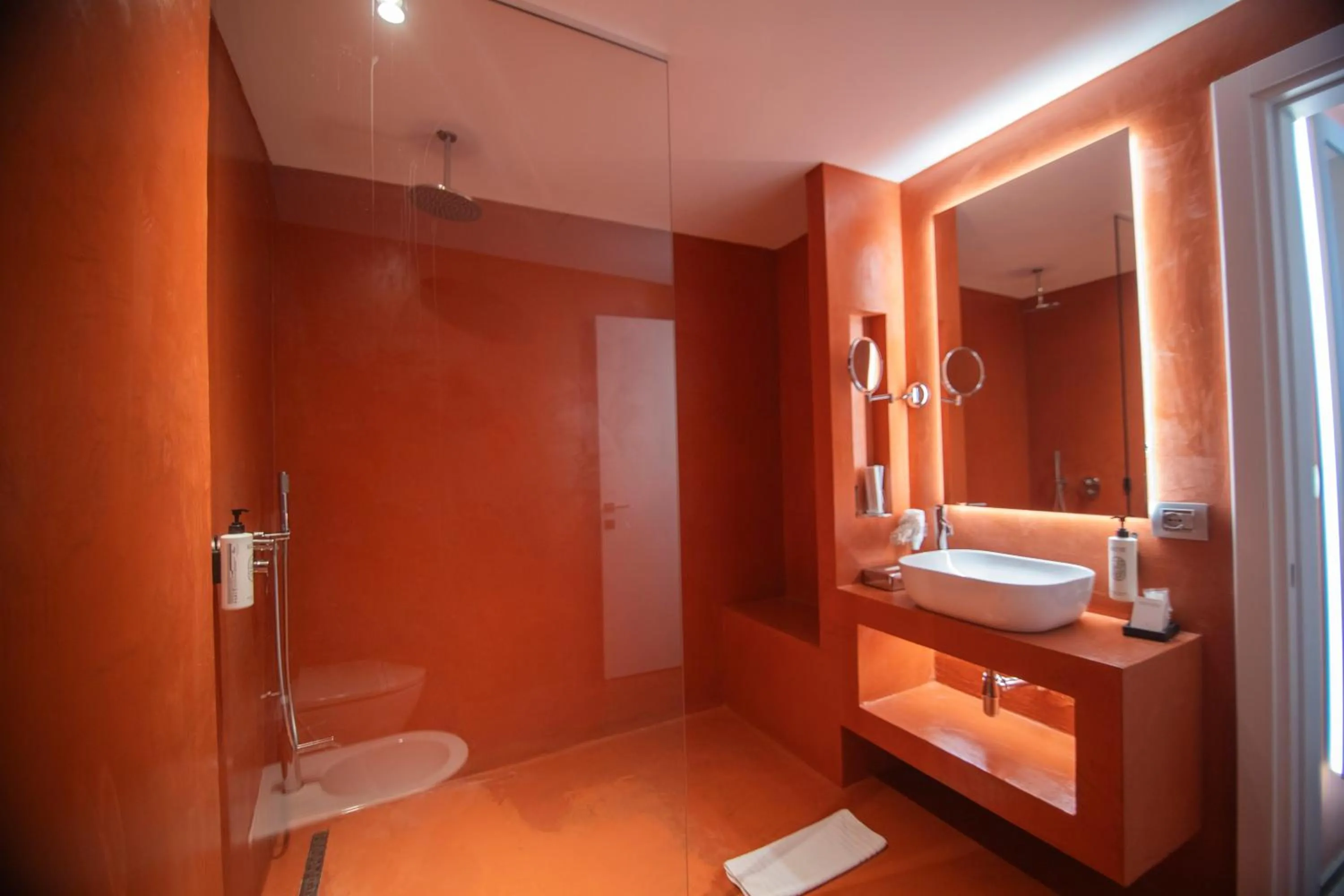Toilet in Hotel Porta Ksamil