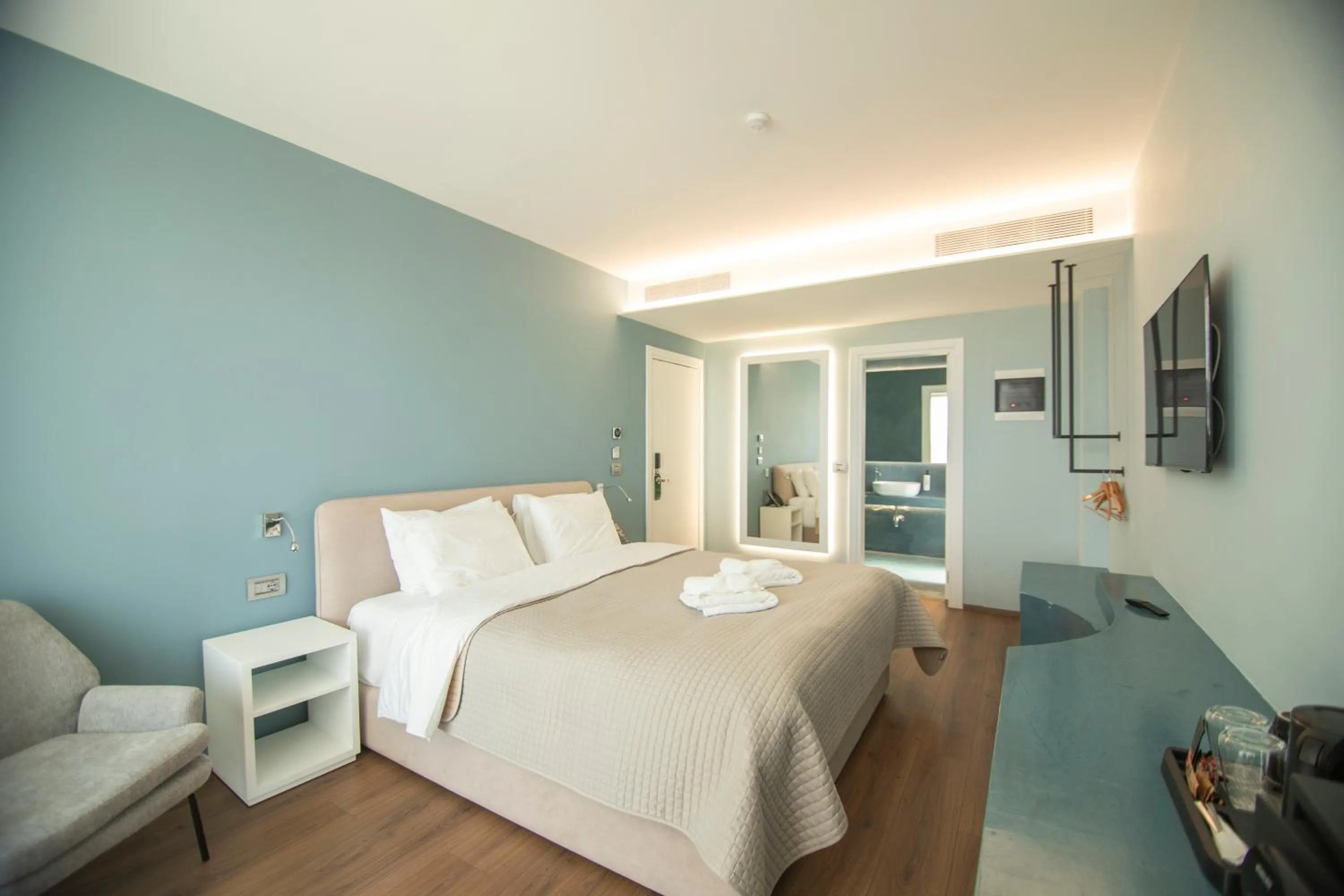 Photo of the whole room, Bed in Hotel Porta Ksamil