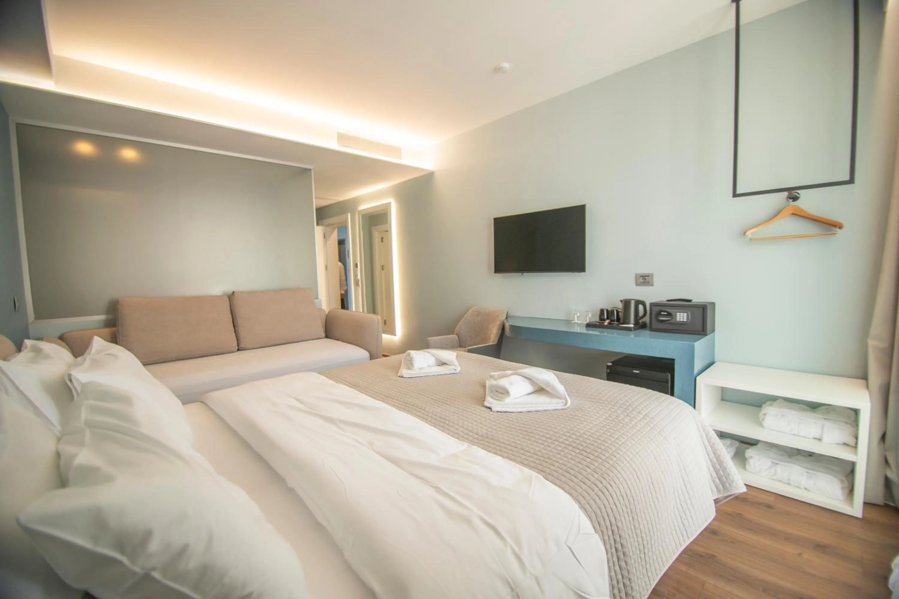 Photo of the whole room, Bed in Hotel Porta Ksamil