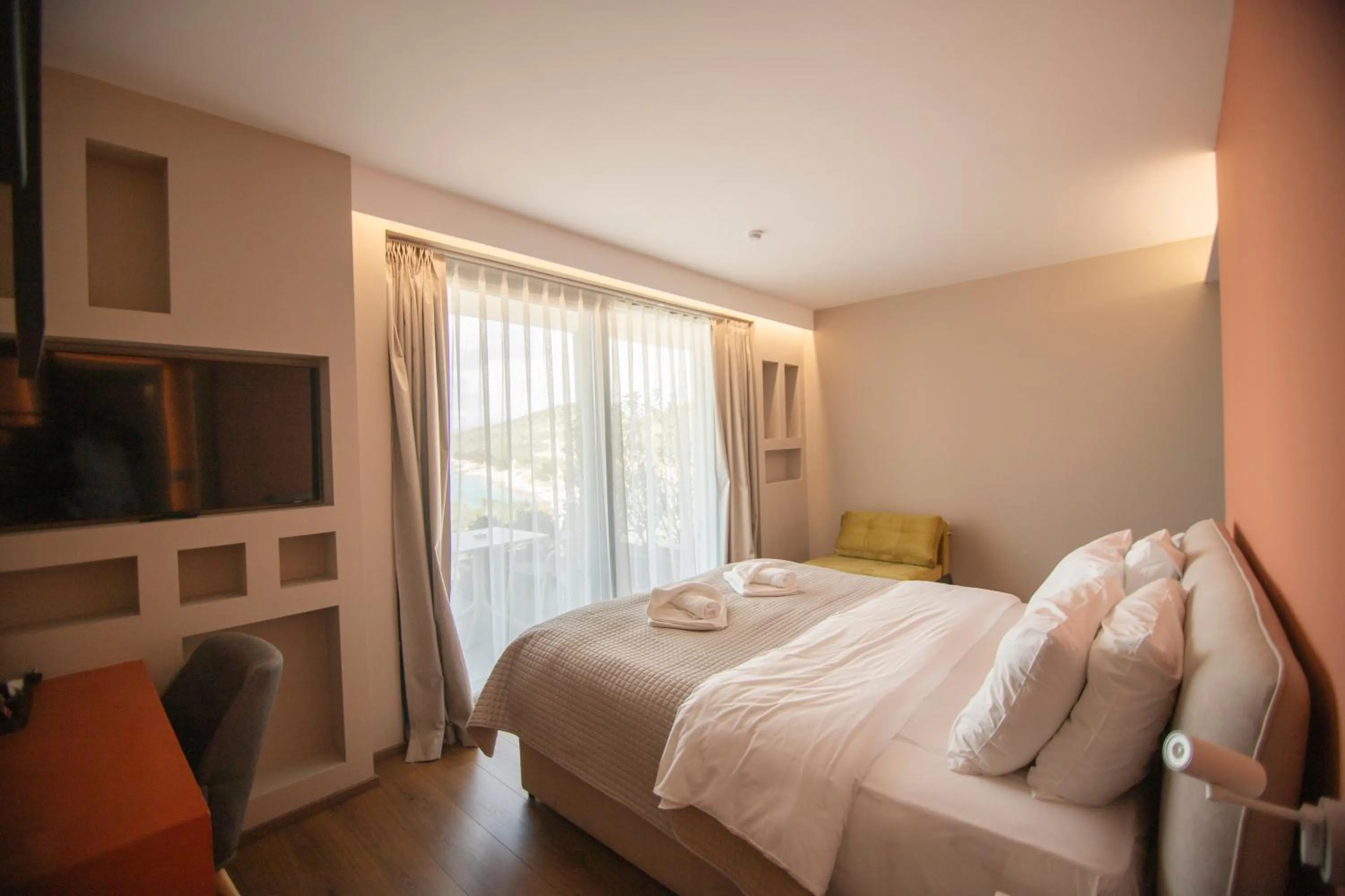 Photo of the whole room, Bed in Hotel Porta Ksamil