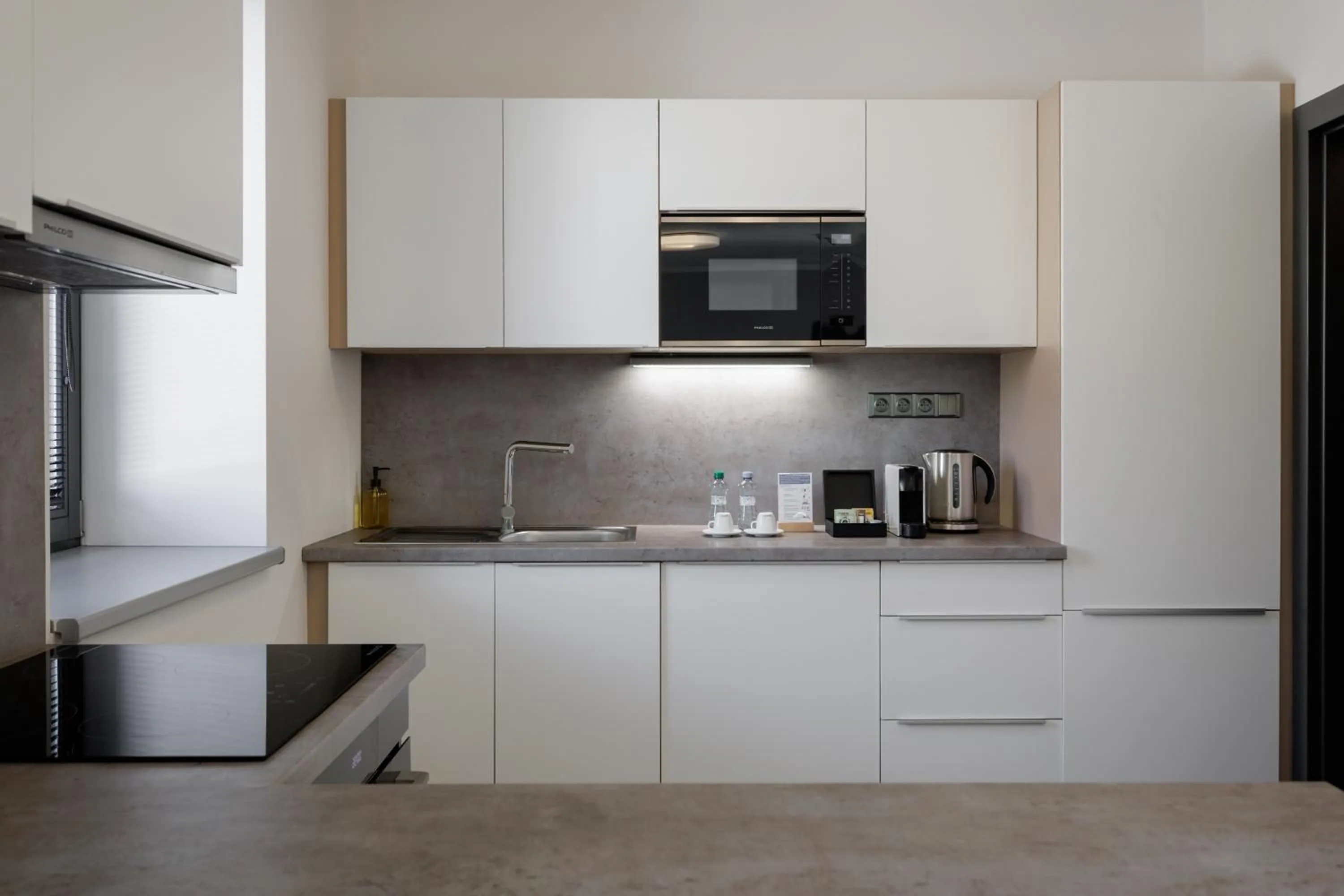 Coffee/tea facilities in River Apartments