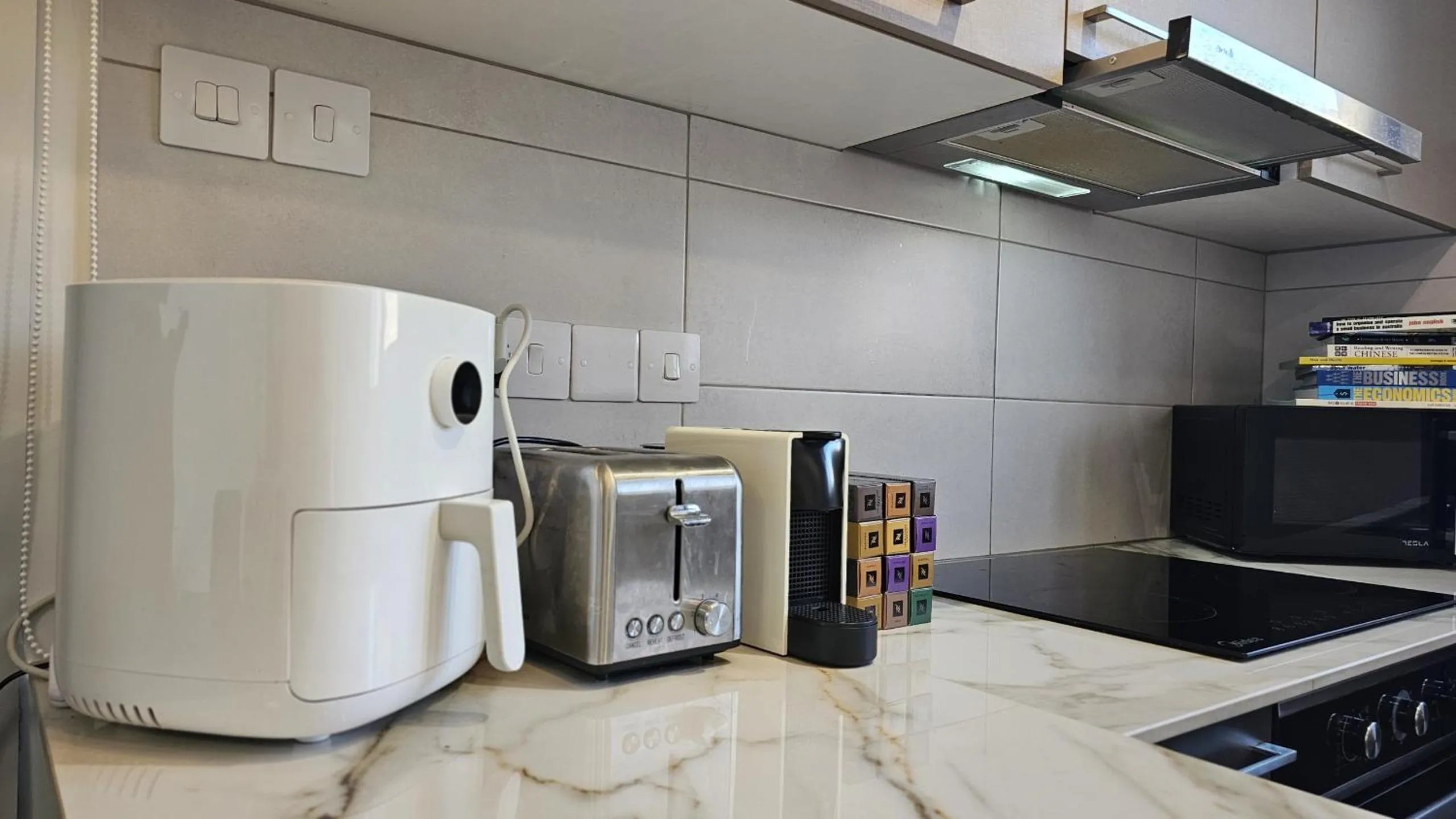 Kitchen or kitchenette in STAY Digital Den Apartment