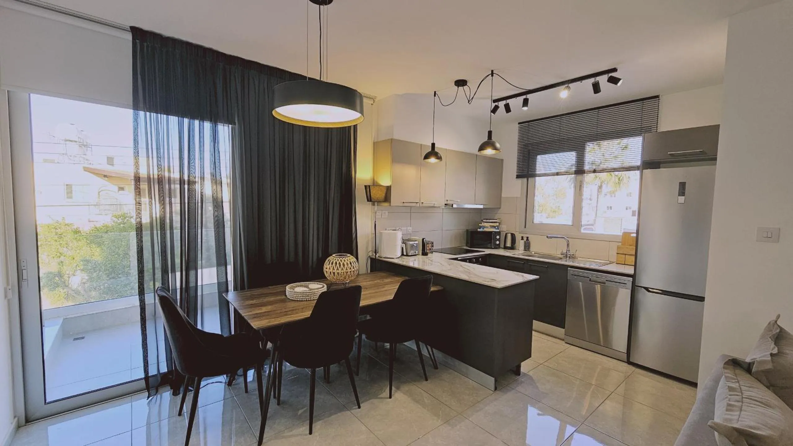 Kitchen or kitchenette in STAY Digital Den Apartment