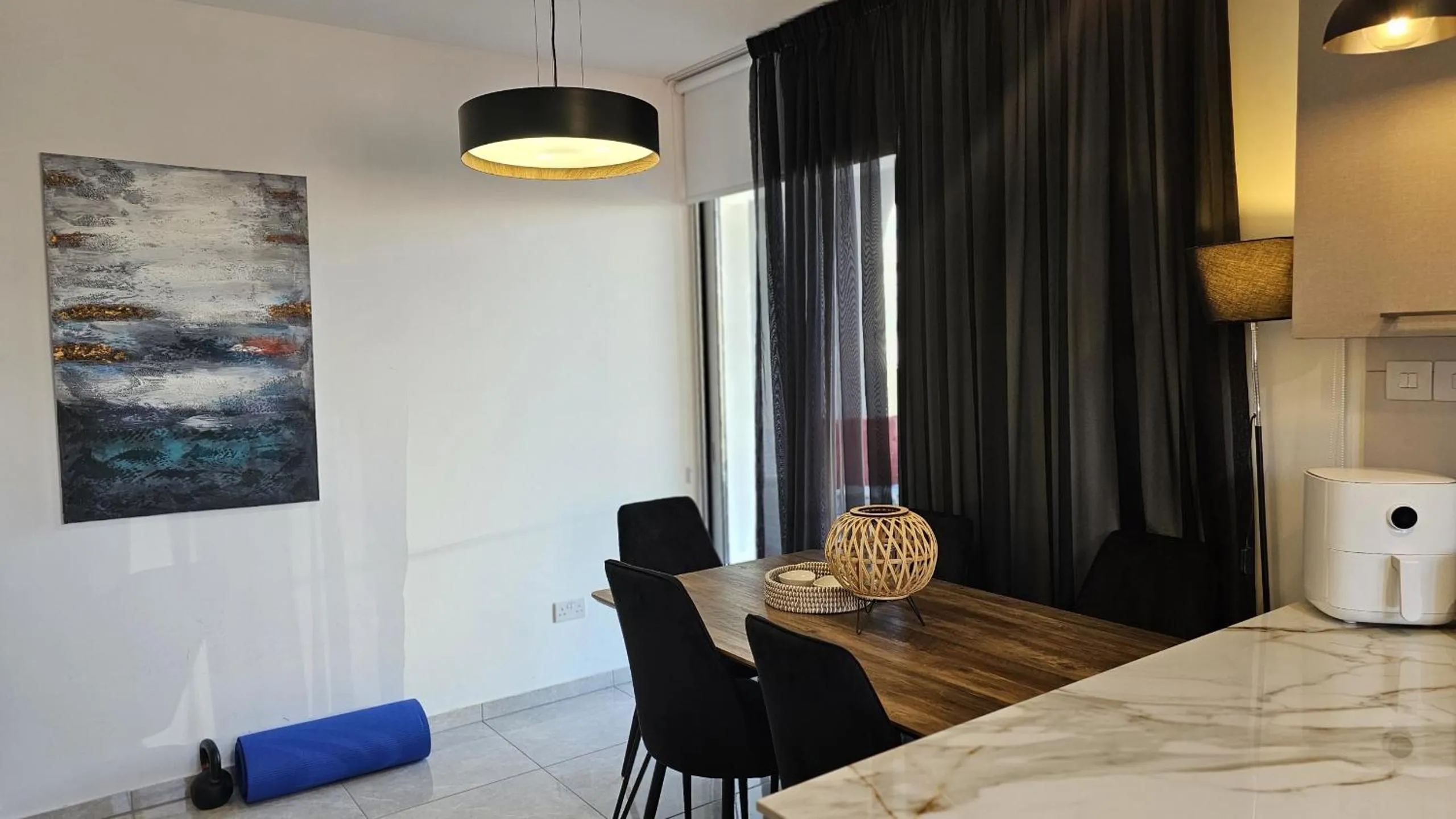 Kitchen or kitchenette in STAY Digital Den Apartment