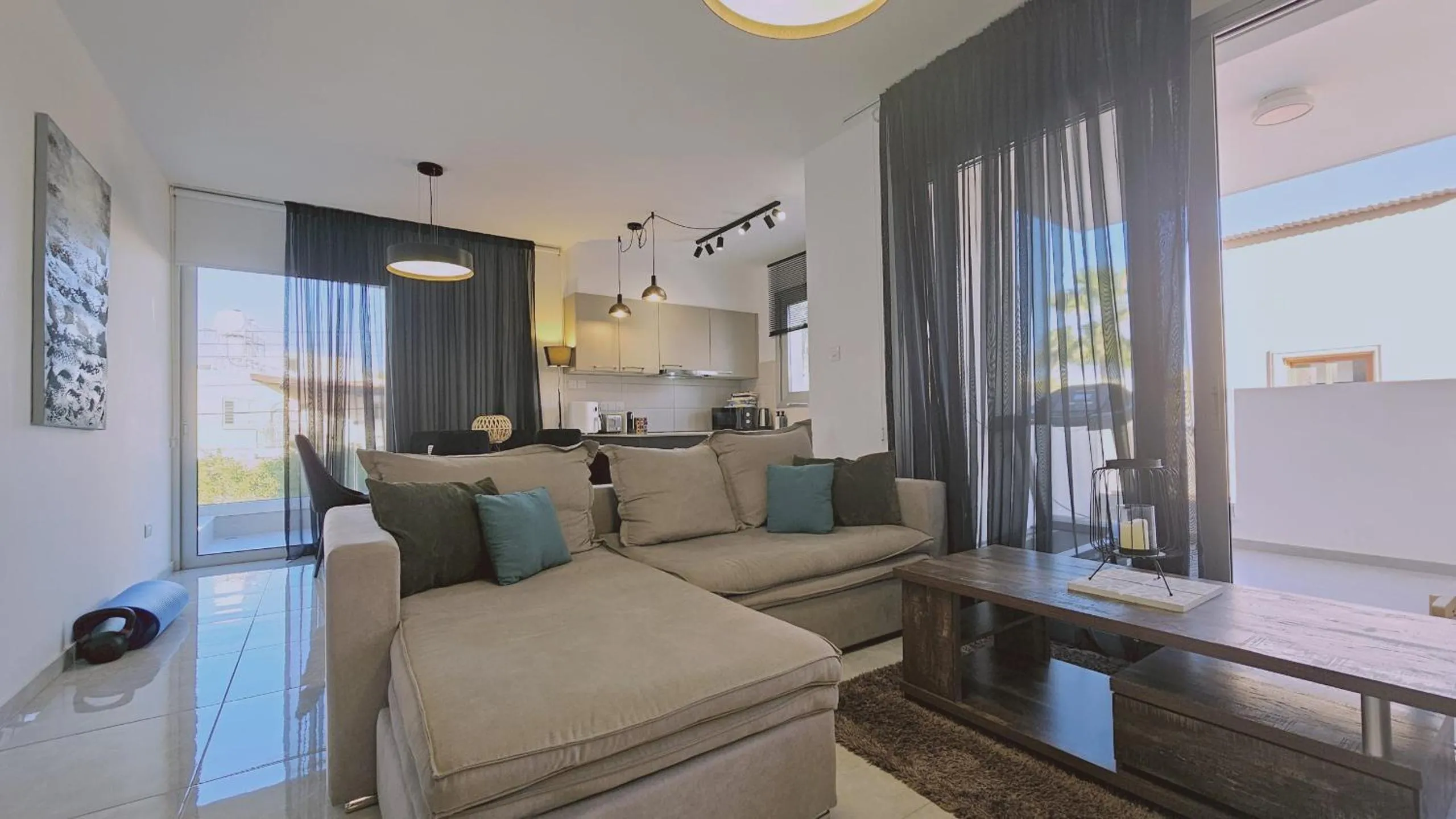 Communal lounge/ TV room in STAY Digital Den Apartment