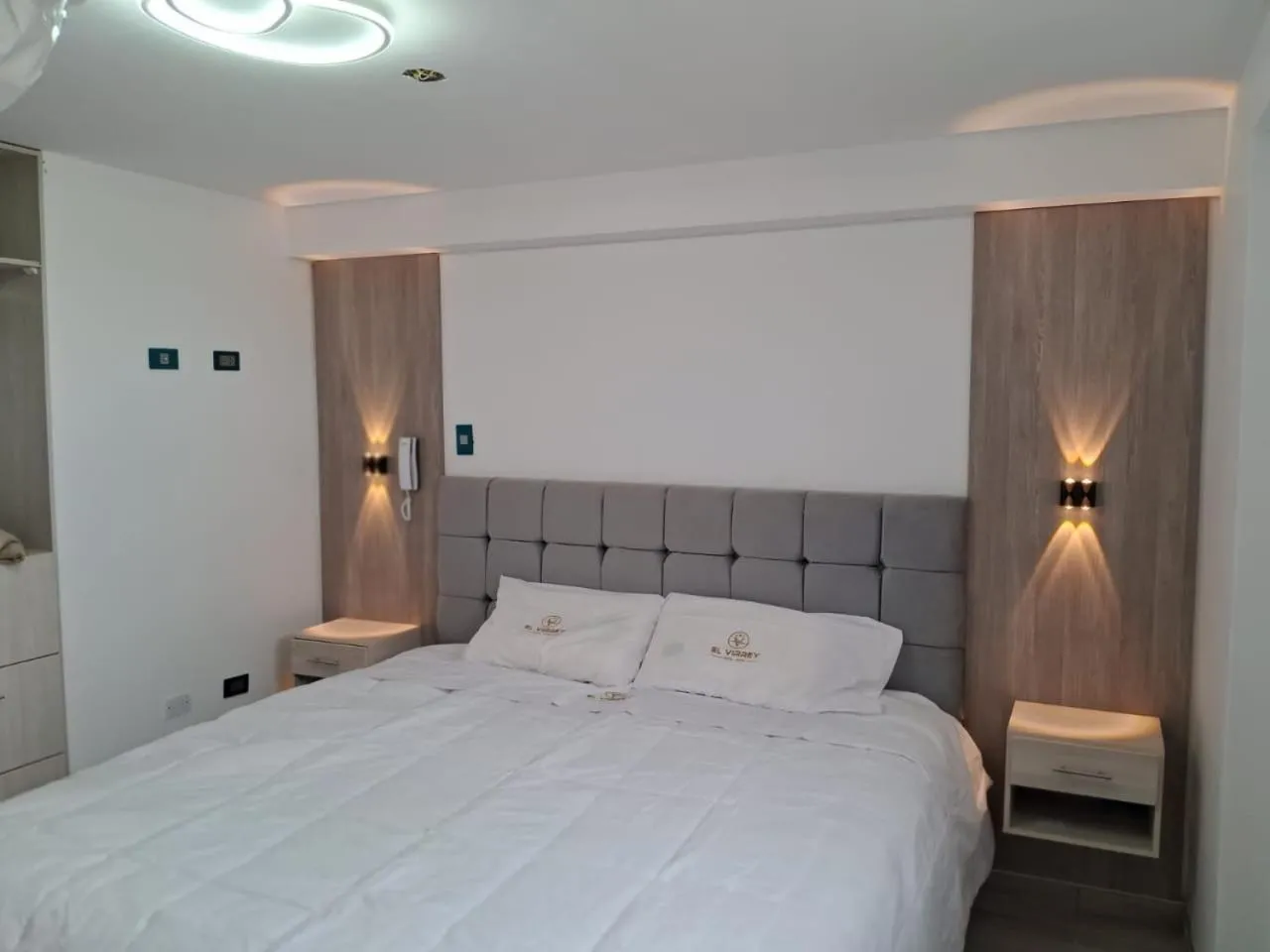 Bed in Hotel El Virrey Suite